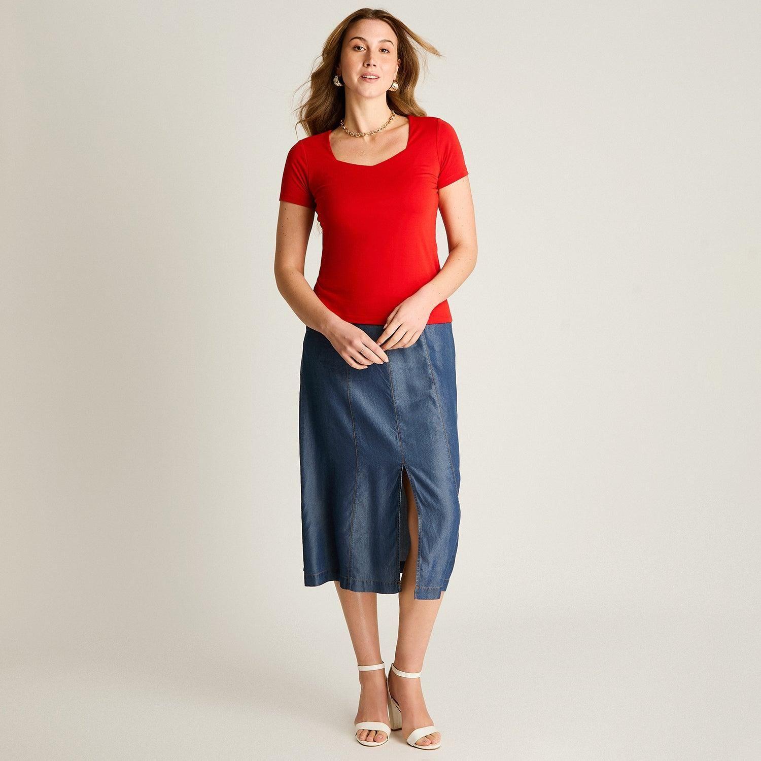 Polera Roja Escote Cuadrado y Calce Cómodo-3