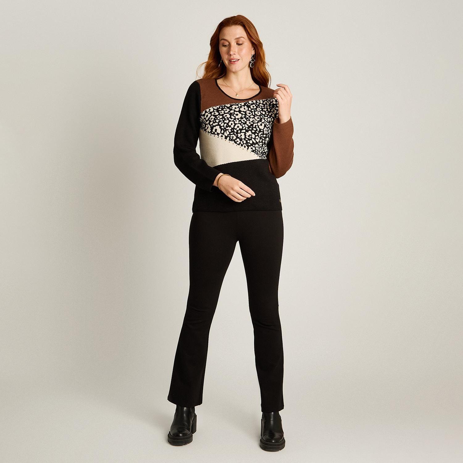 Sweater Negro con Bloques de Color y Estampado Animal Print en Tejido-3