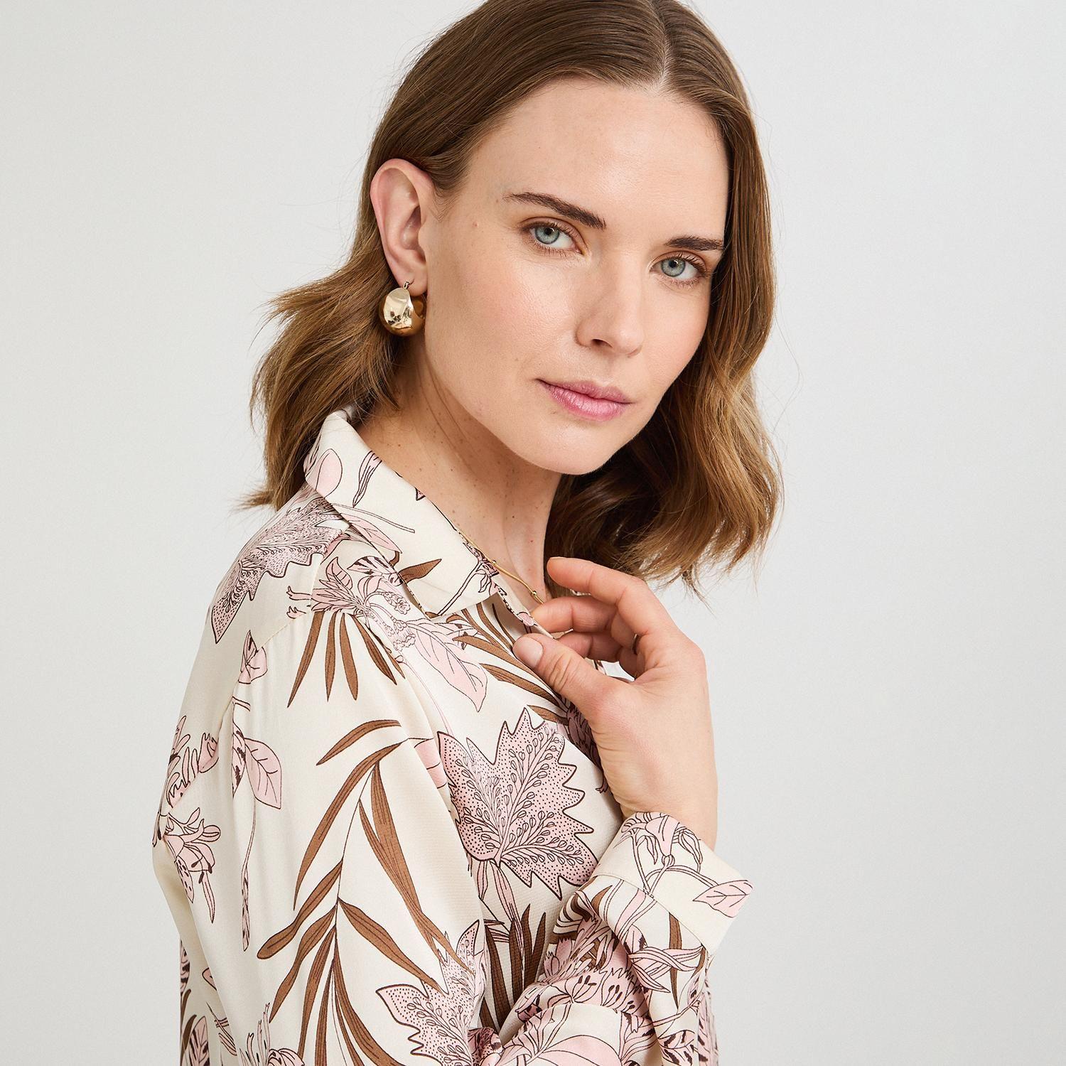 Blusa Manga Larga de Satin con Botones Estampada Beige-2