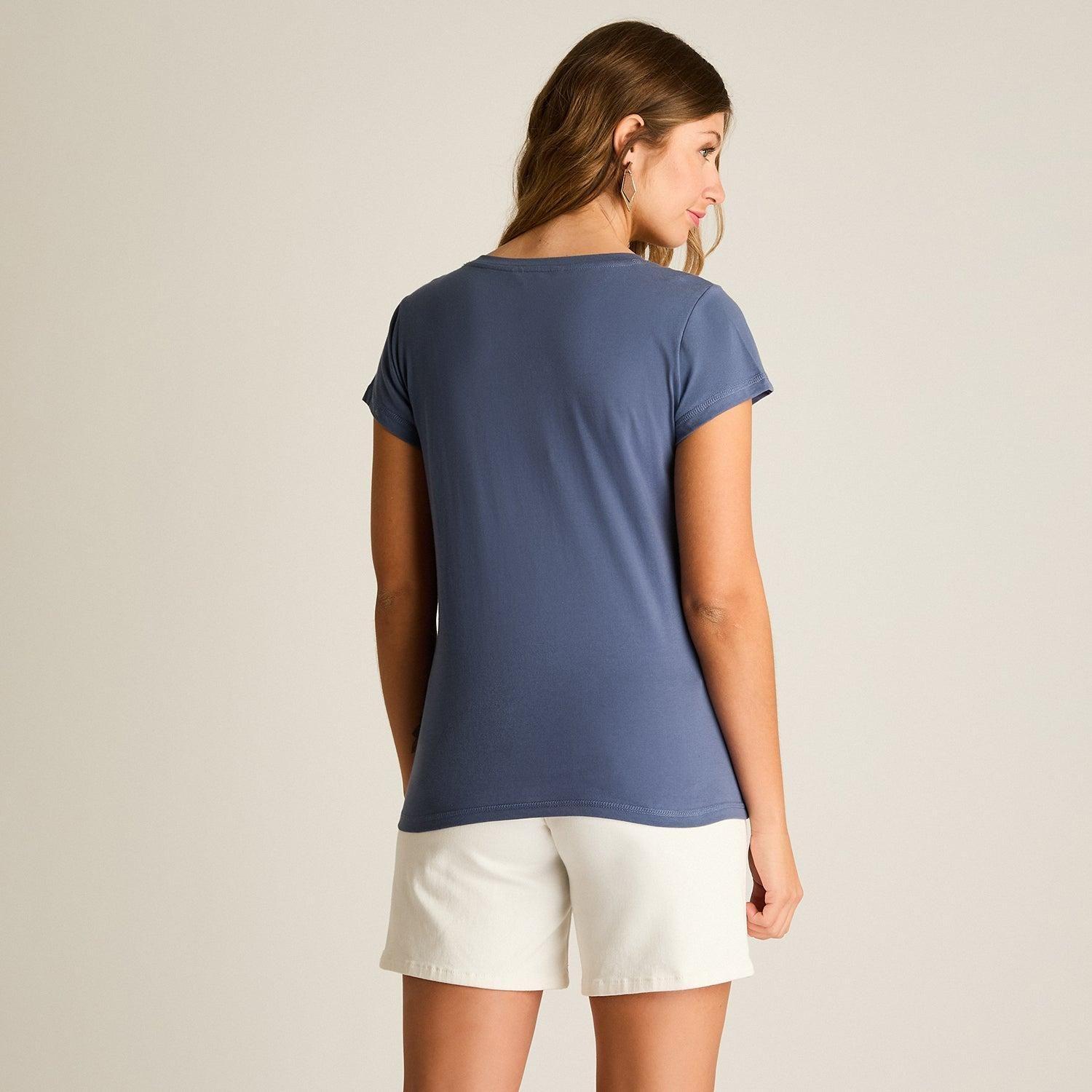 Polera Índigo con Estampado Frontal y Escote en V-1