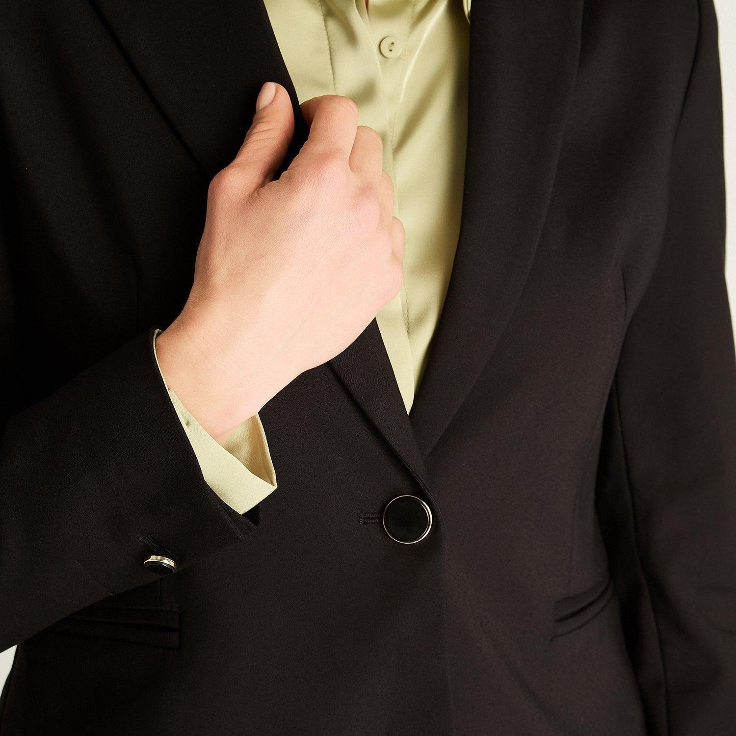 Blazer Negro de Corte Clásico-2