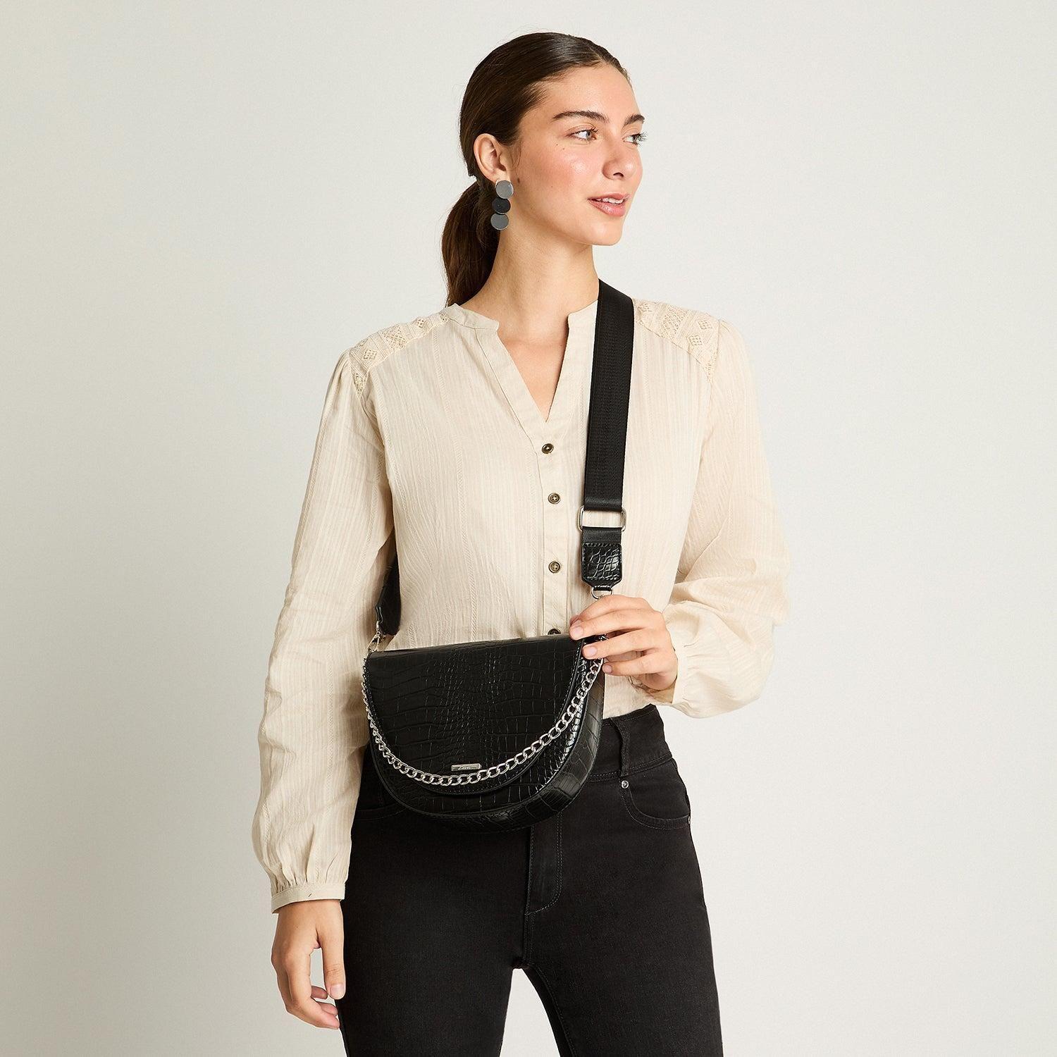 Cartera Rigida Texrurizada Con Strap Negro-3