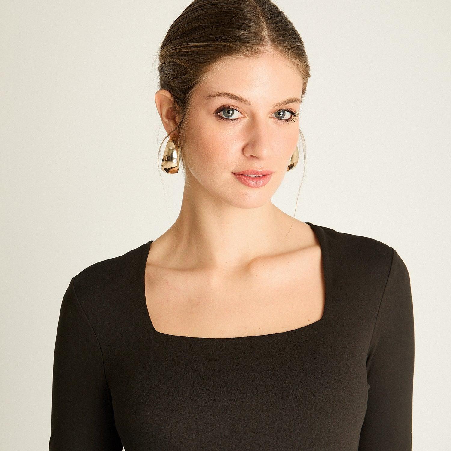 Polera Negra Cuello Cuadrado-2