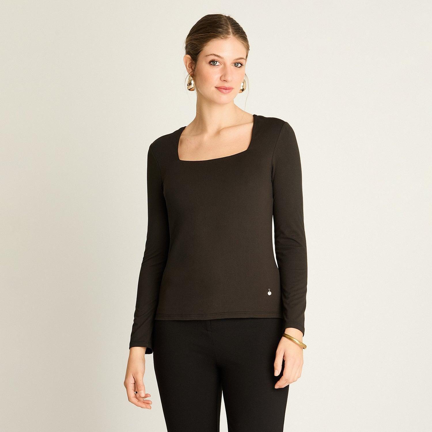 Polera Negra Cuello Cuadrado-7