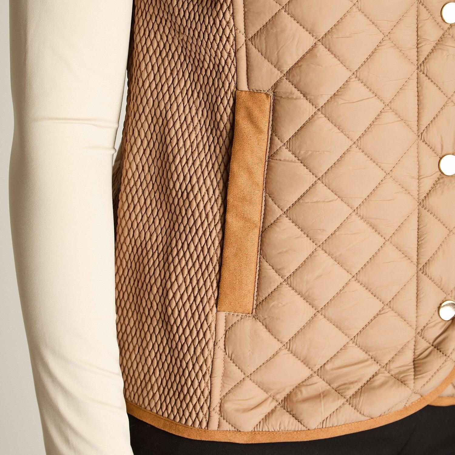 Parka Camel Sin Mangas Acolchada con Detalles en Suede-2