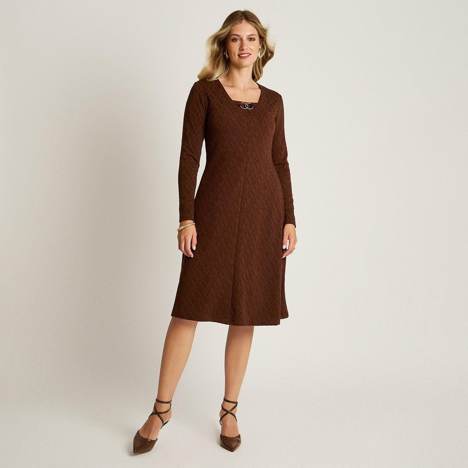 Vestido Midi Cafe Midi Elasticidad Media Con Forro Calce Normal Tela Camant-3