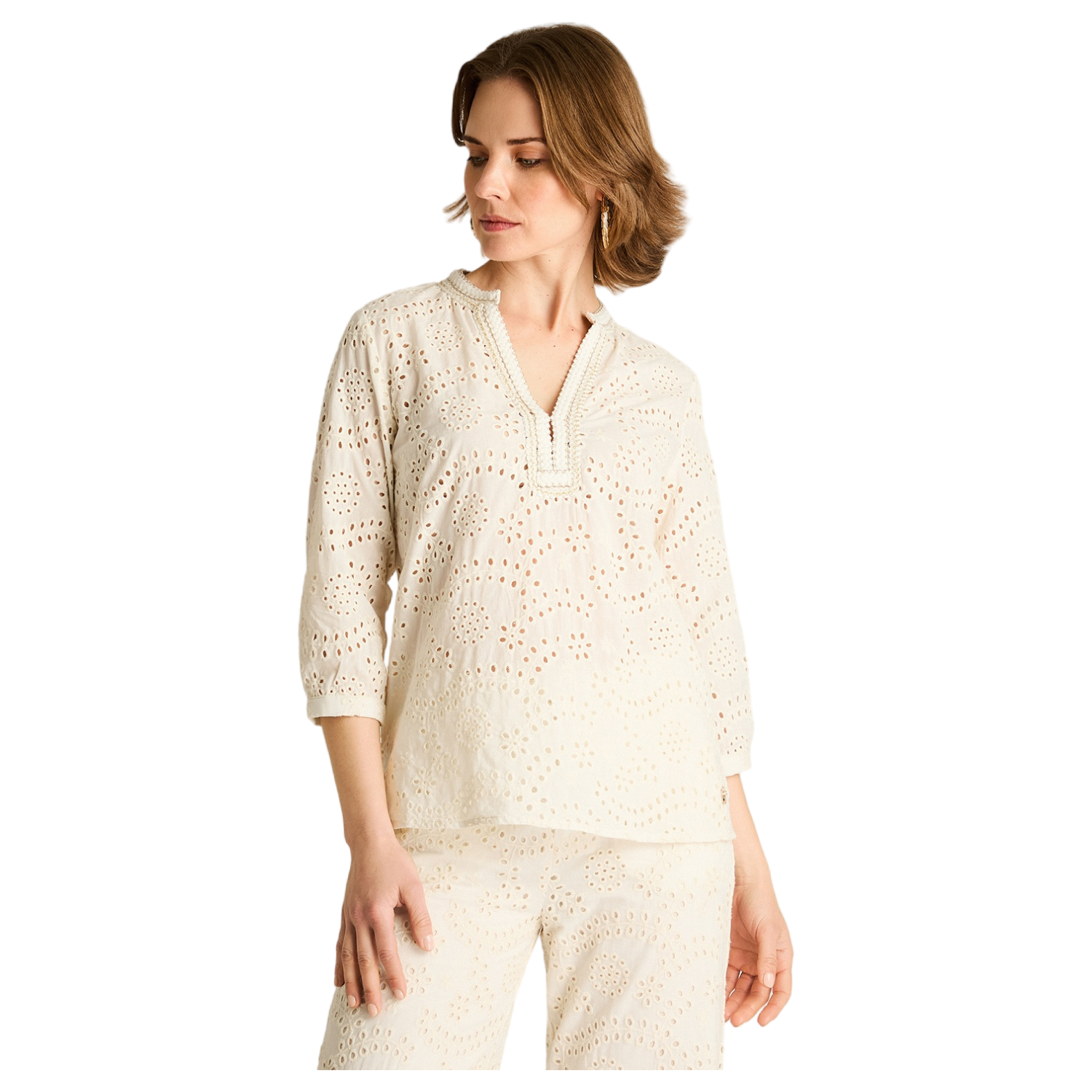 Blusa Crudo Manga 3/4 con Broderie y Escote Bordado-0