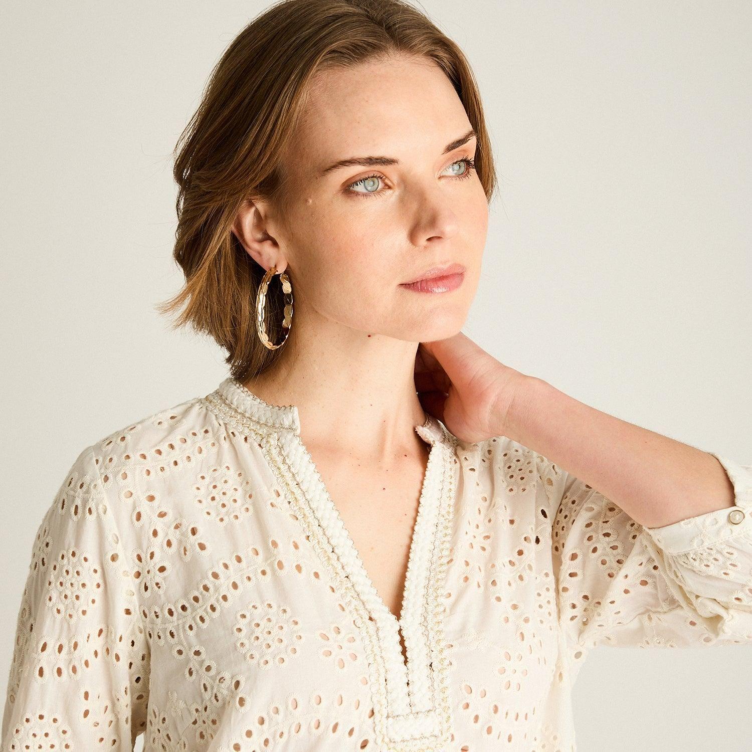 Blusa Crudo Manga 3/4 con Broderie y Escote Bordado-2