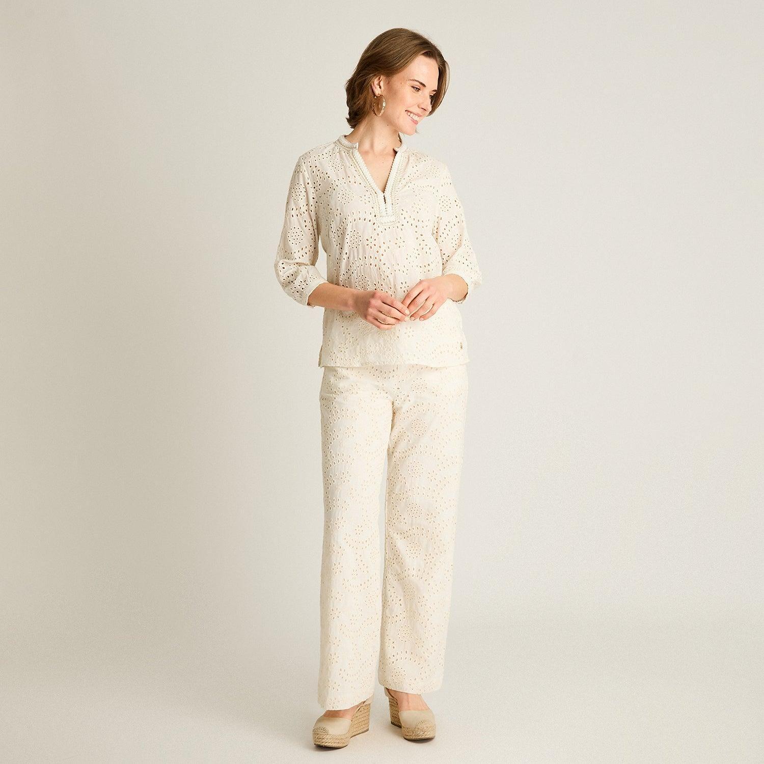 Blusa Crudo Manga 3/4 con Broderie y Escote Bordado-3
