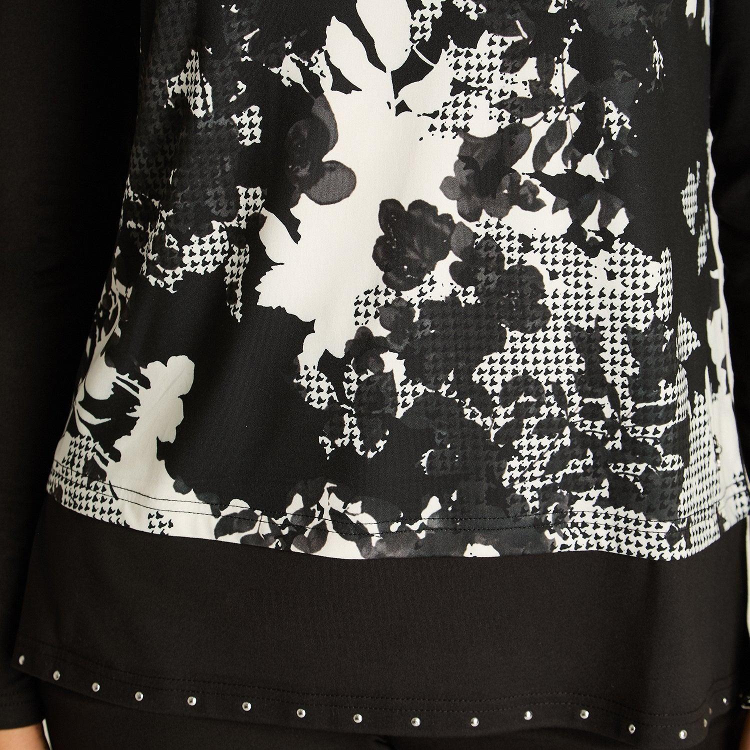 Polera Negra Manga Larga con Estampado Frontal y Aplicaciones-2