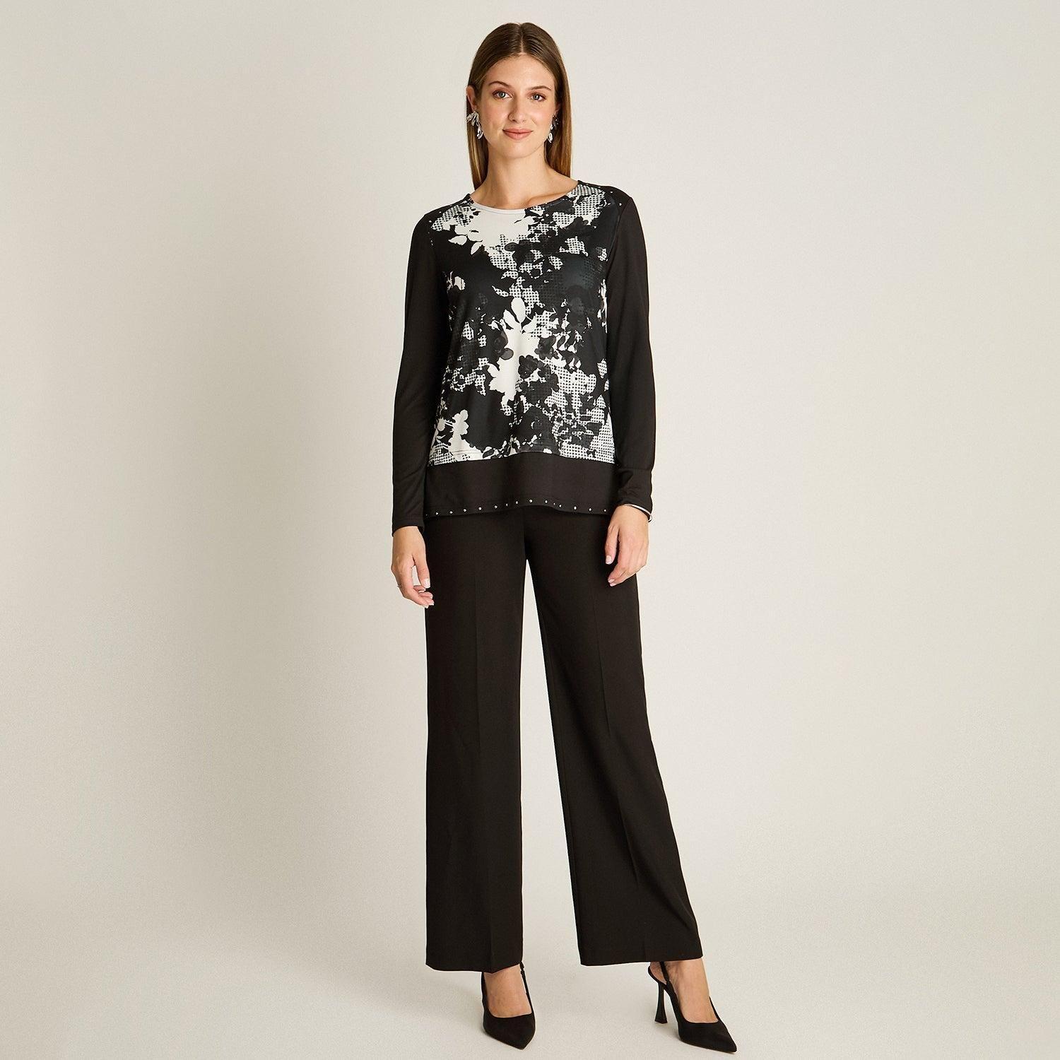 Polera Negra Manga Larga con Estampado Frontal y Aplicaciones-3