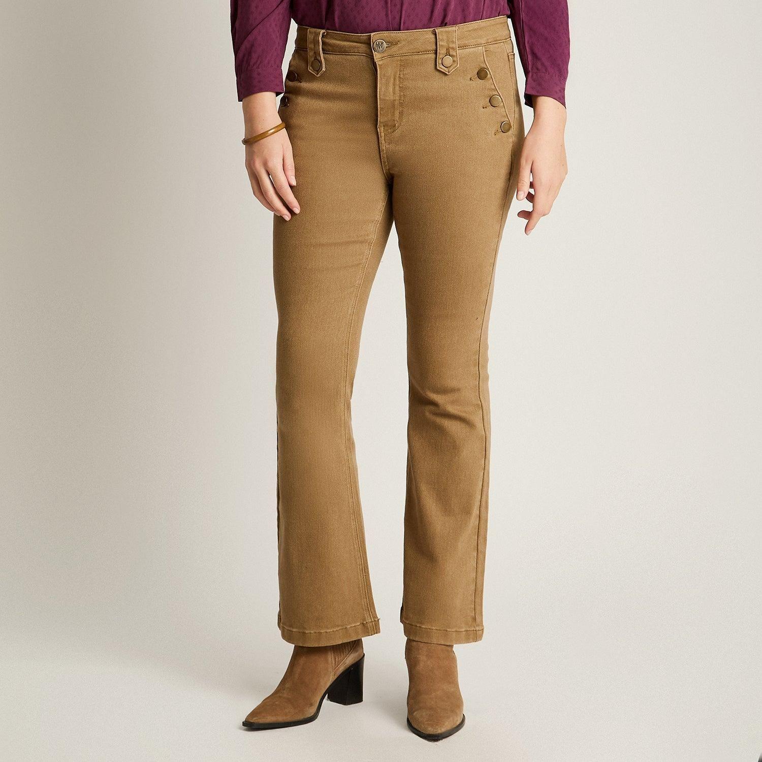 Jeans Camel Corte Flare con Botones Dorados en Bolsillos-4