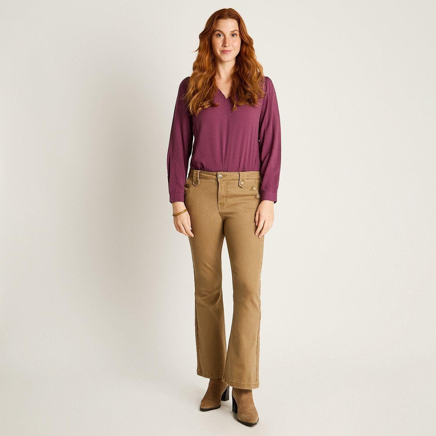 Jeans Camel Corte Flare con Botones Dorados en Bolsillos-5