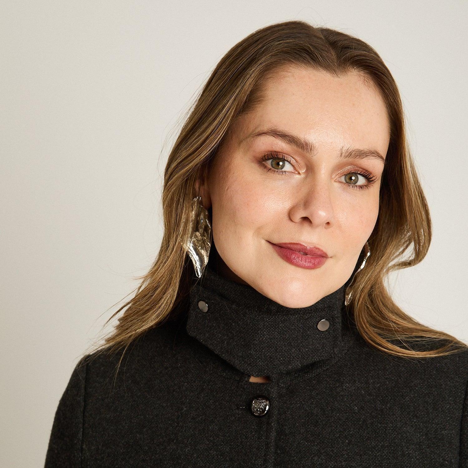 Chaqueta Marengo Estilo Casaca con Bolsillos y Cuello Alto-4