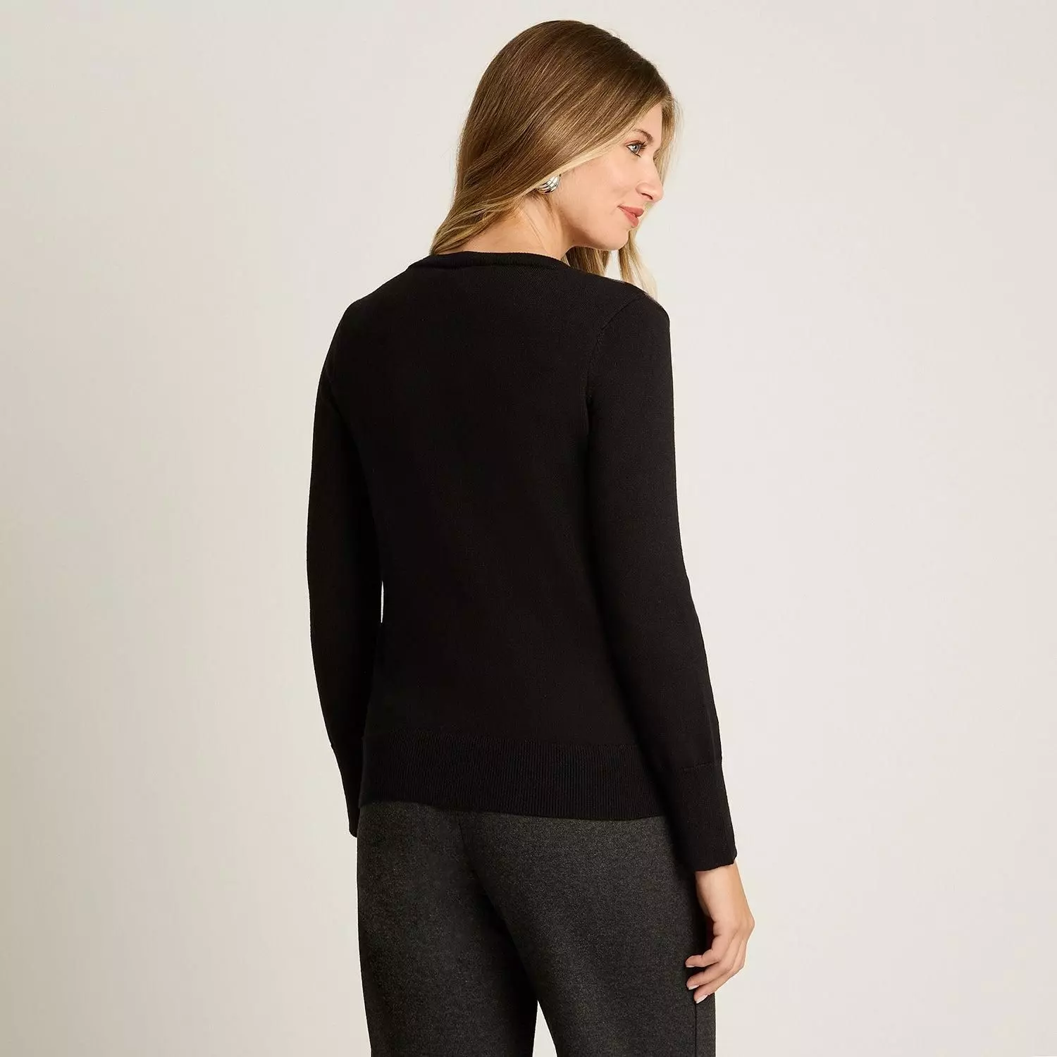 Sweater Negro con Estampado Floral Abstracto en Tejido-1