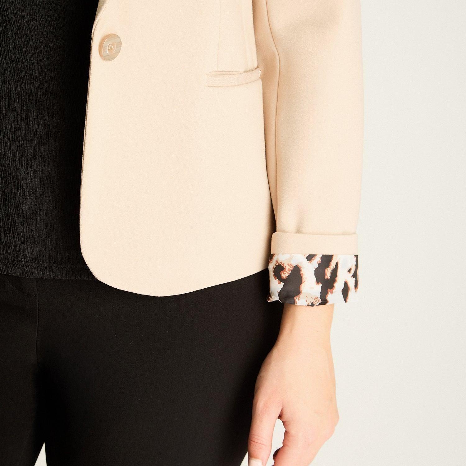 Blazer Beige con Puños Animal Print-2