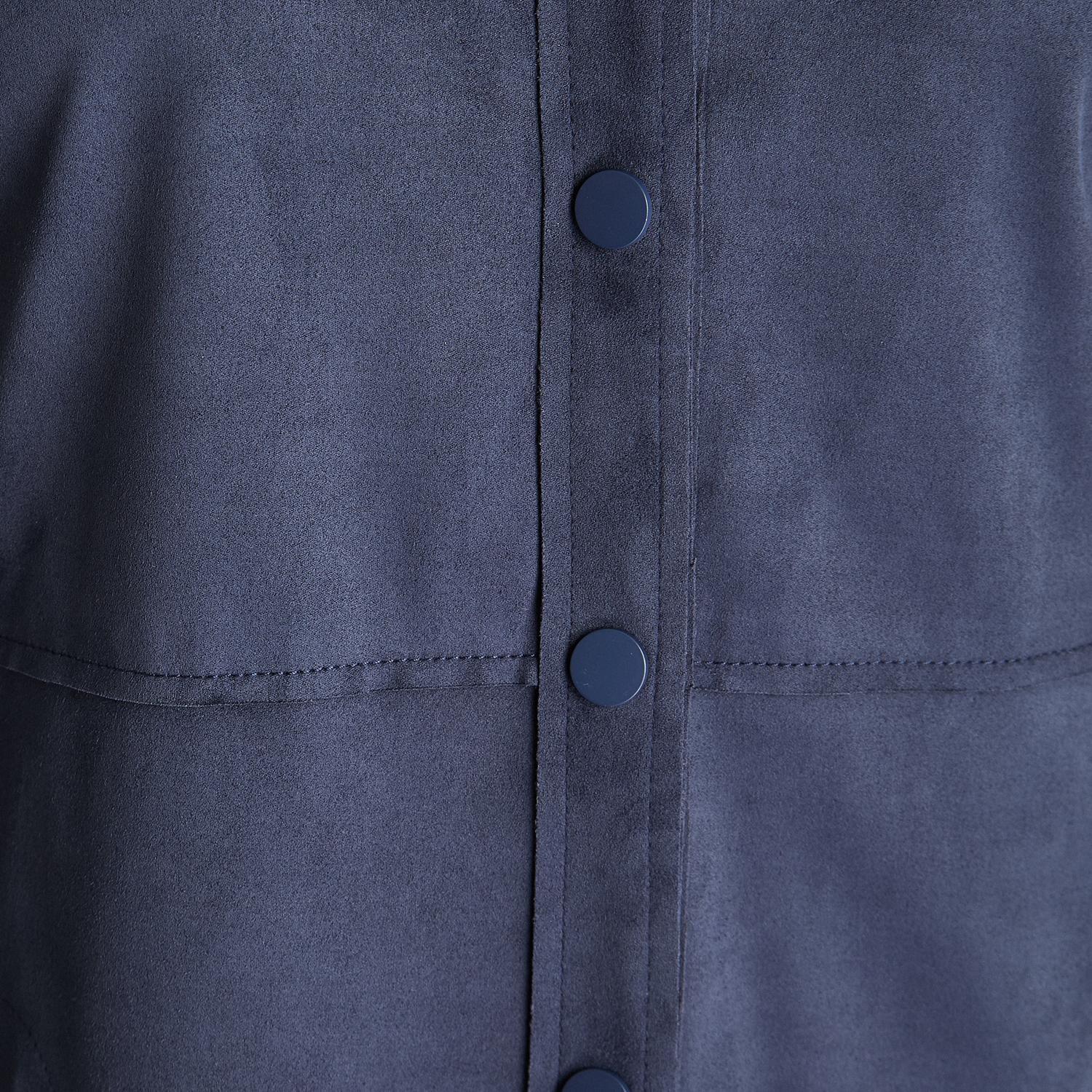 Casaca Azul de Suede con Cortes Delanteros y Broches Metálicos-2