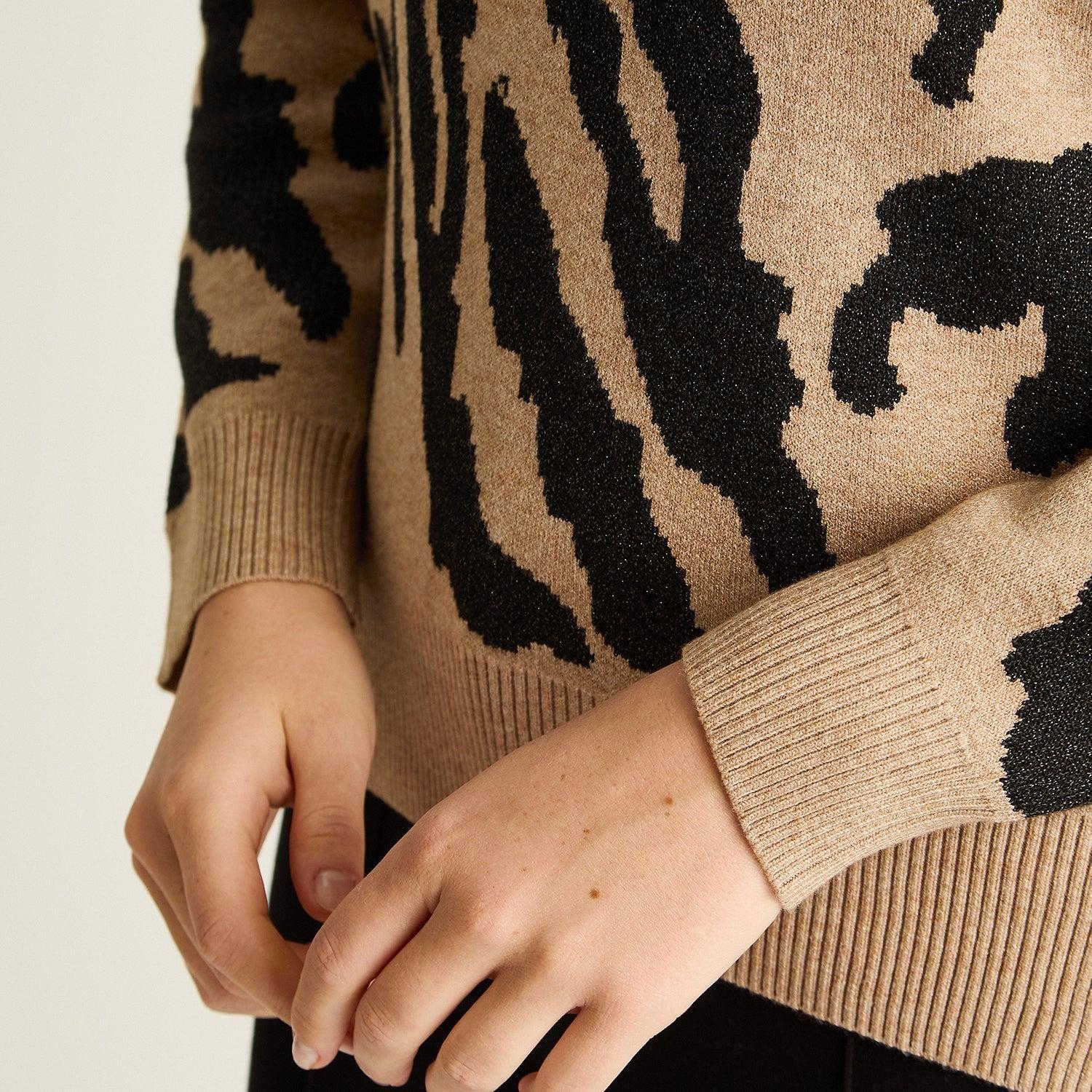 Sweater Camel con Estampado Animal Print y Lurex en Tejido-2