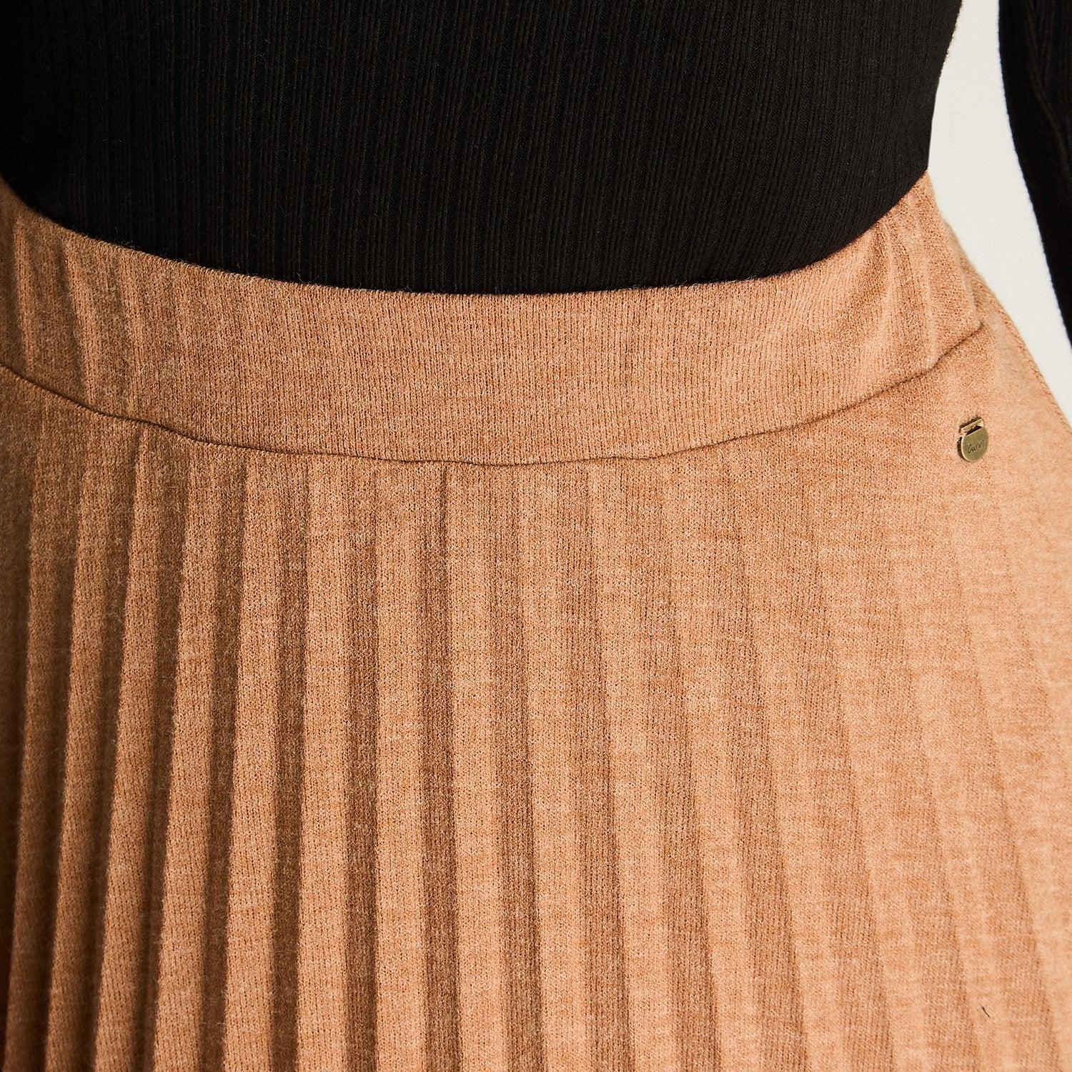 Falda Midi Lanilla Plizada Camel-3