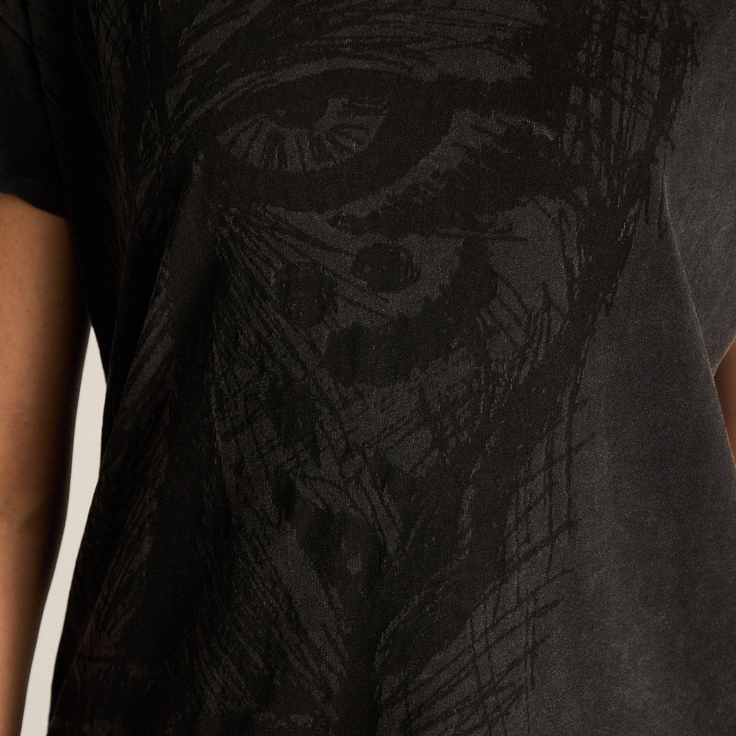 Polera Gris con Estampado Frontal-2