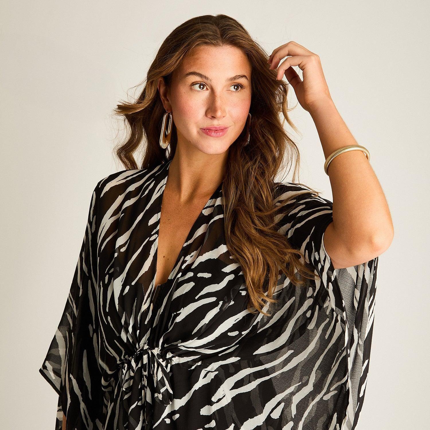 Salida de Playa Negra Estilo Animal Print-2