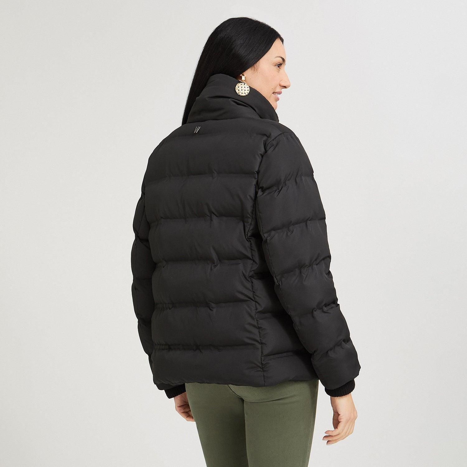 Parka corta negra con detalle de tejido en mangas y cuello-1