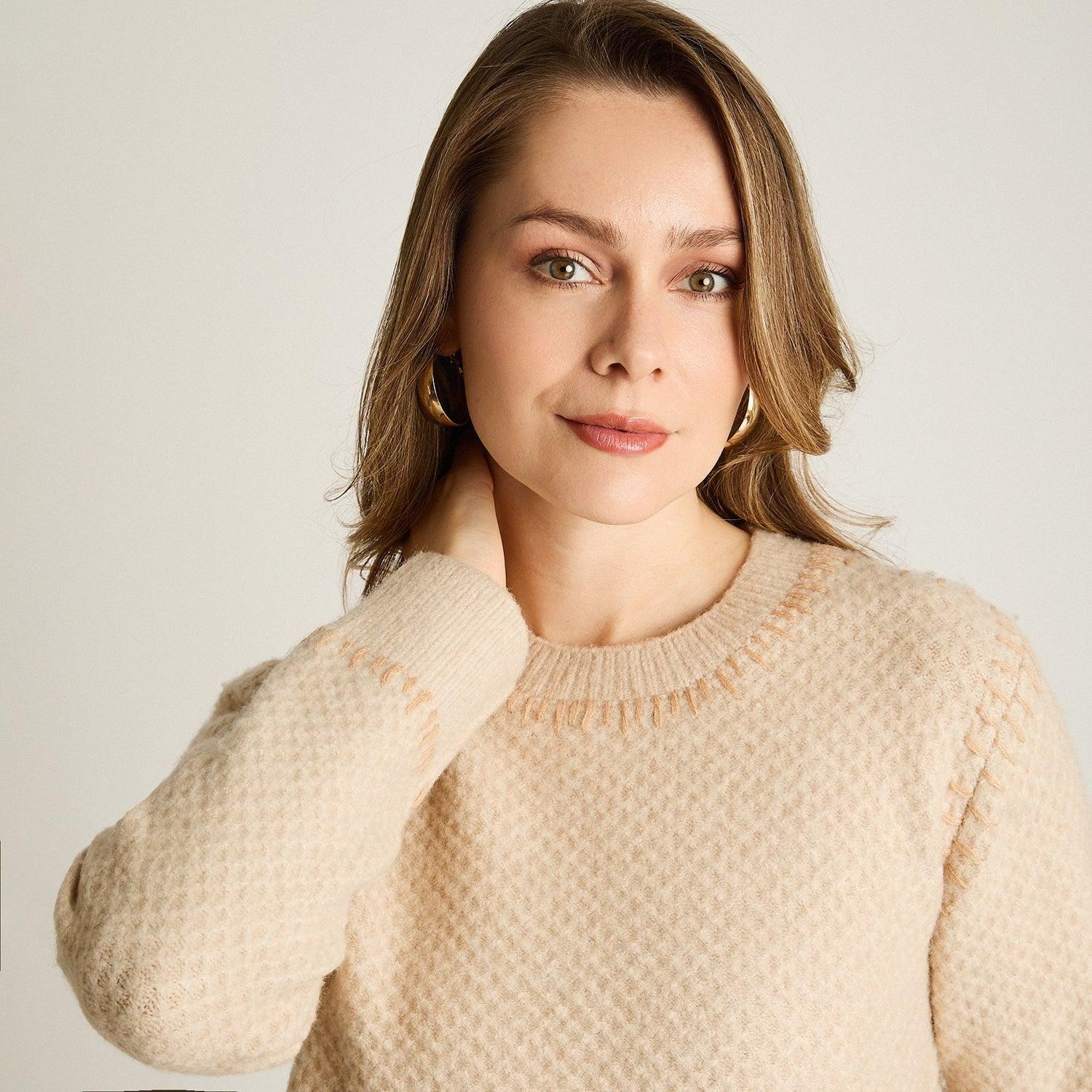 Sweater Beige con Textura y Detalle de Pespunte en Tejido-2