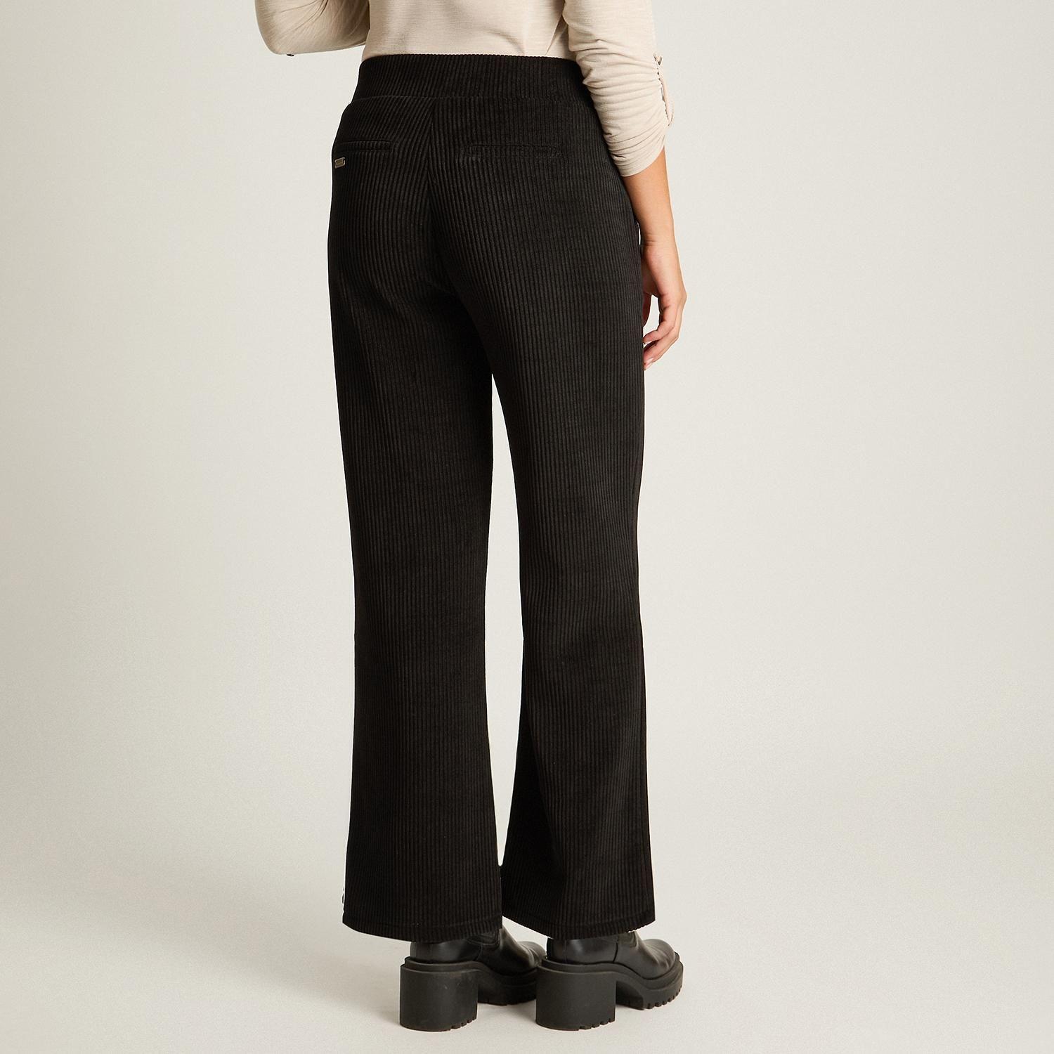 Pantalón Negro Cotelón Corte Ancho con Botón Dorado-1