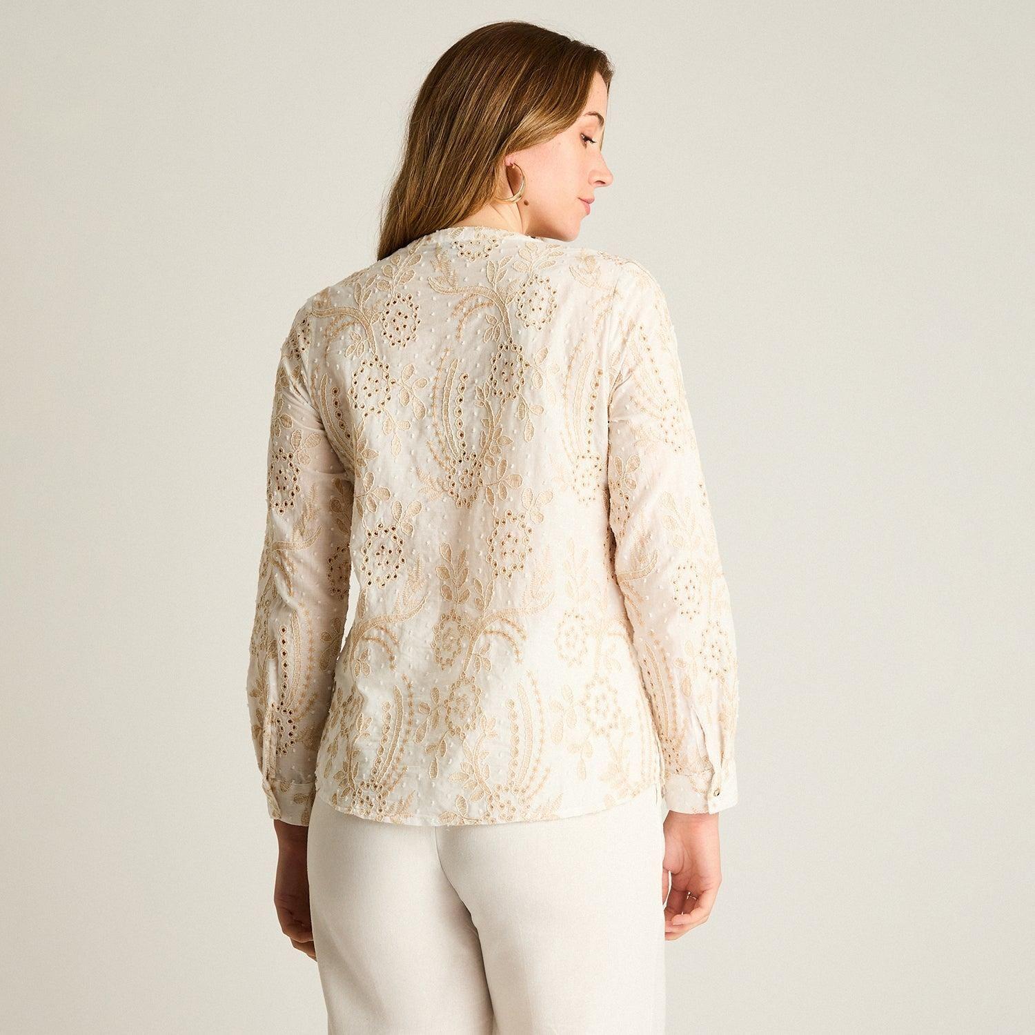 Blusa Beige Larga con Broderie y Escote en V-1