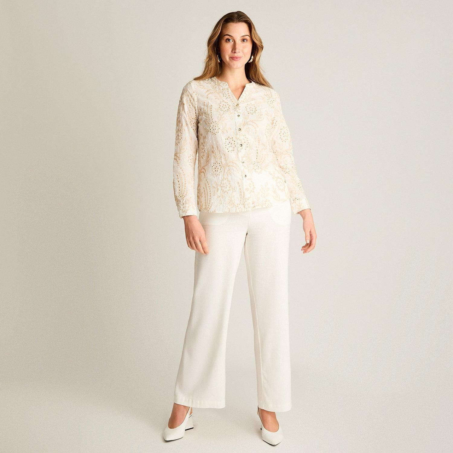 Blusa Beige Larga con Broderie y Escote en V-3