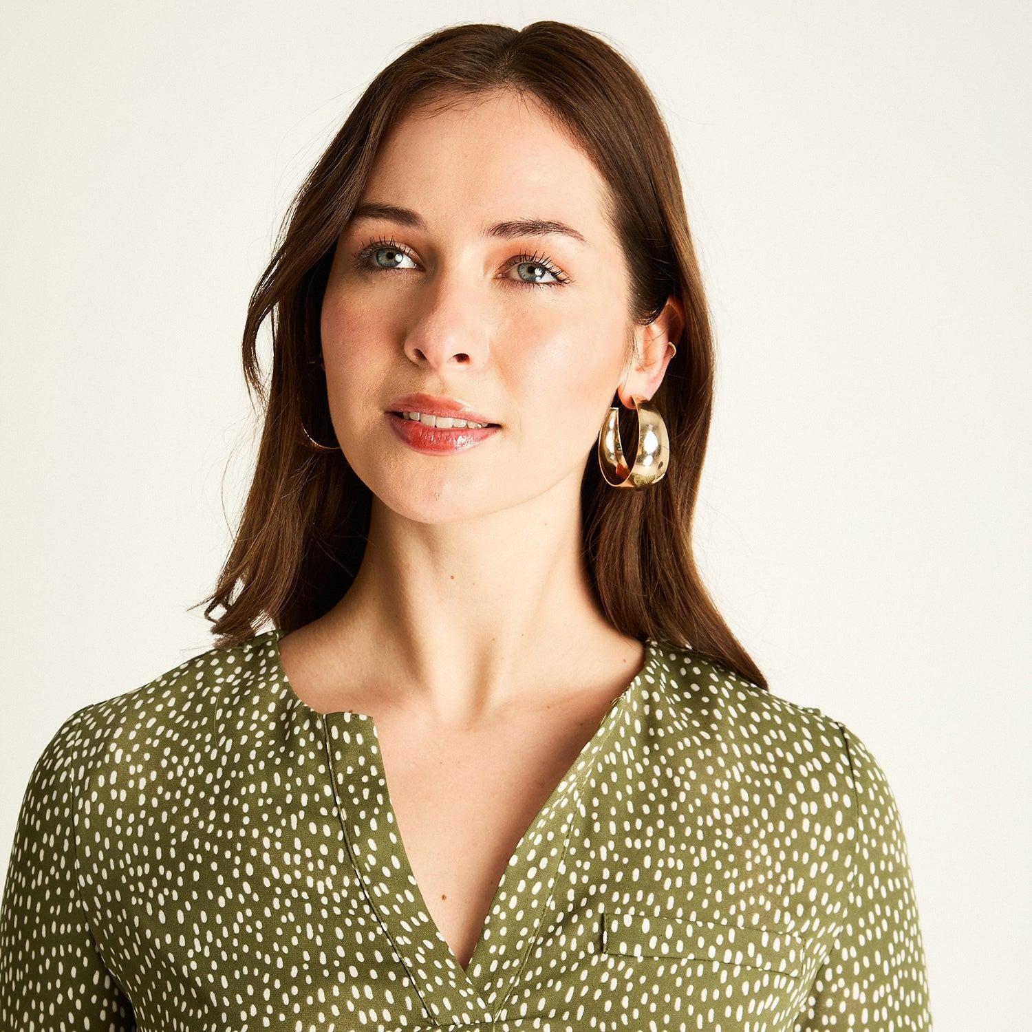 Blusa Verde Estampada con Escote en V-2