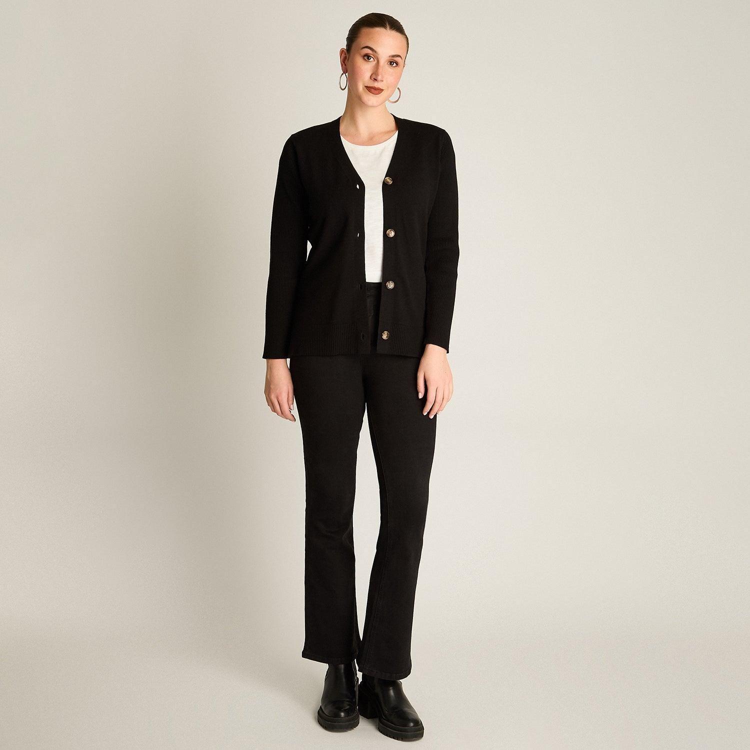 Cardigan Negro Escote V con Botones Carey-3