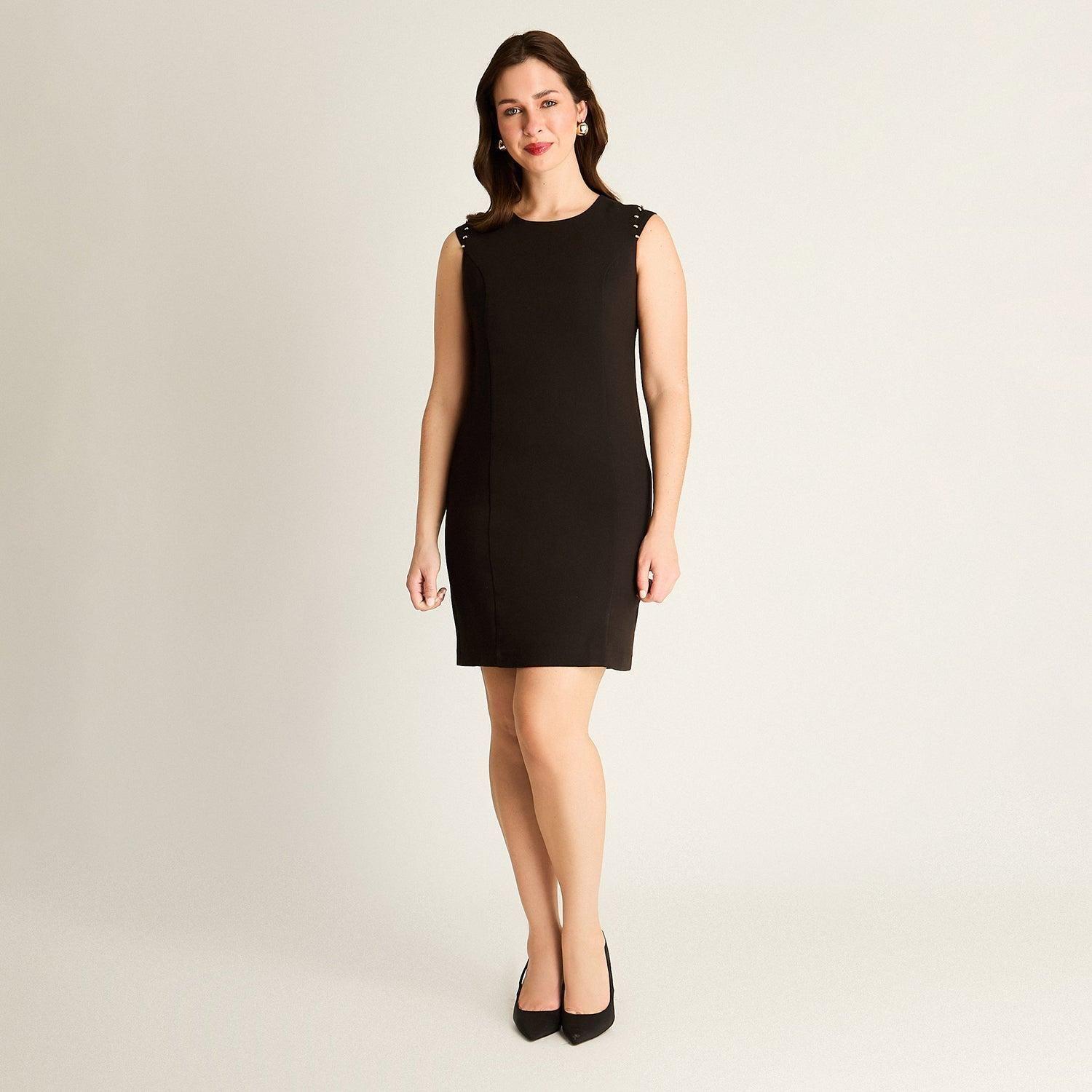 Vestido Negro con Detalles Metálicos-3