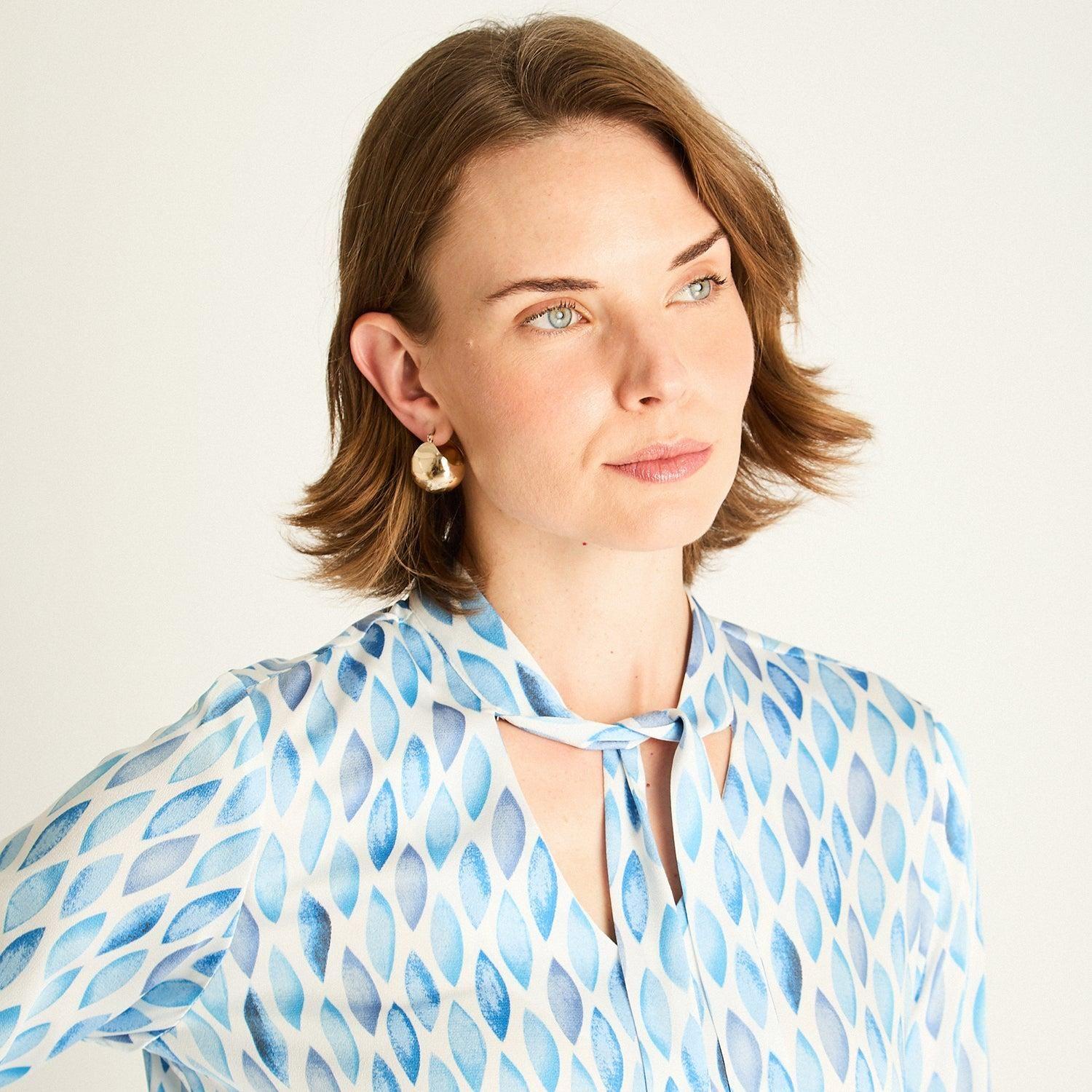 Blusa Celeste con Estampado Geométrico-2