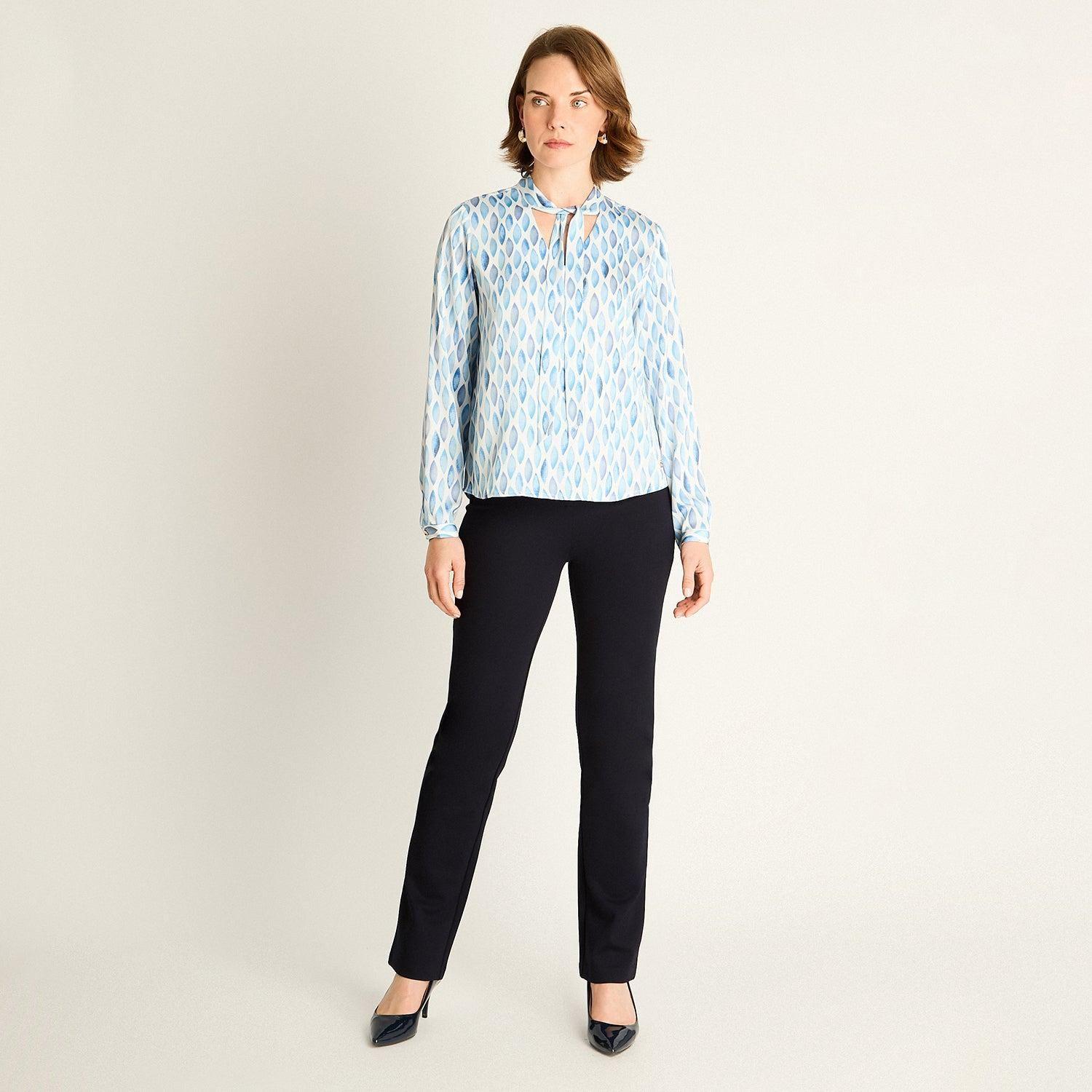 Blusa Celeste con Estampado Geométrico-3
