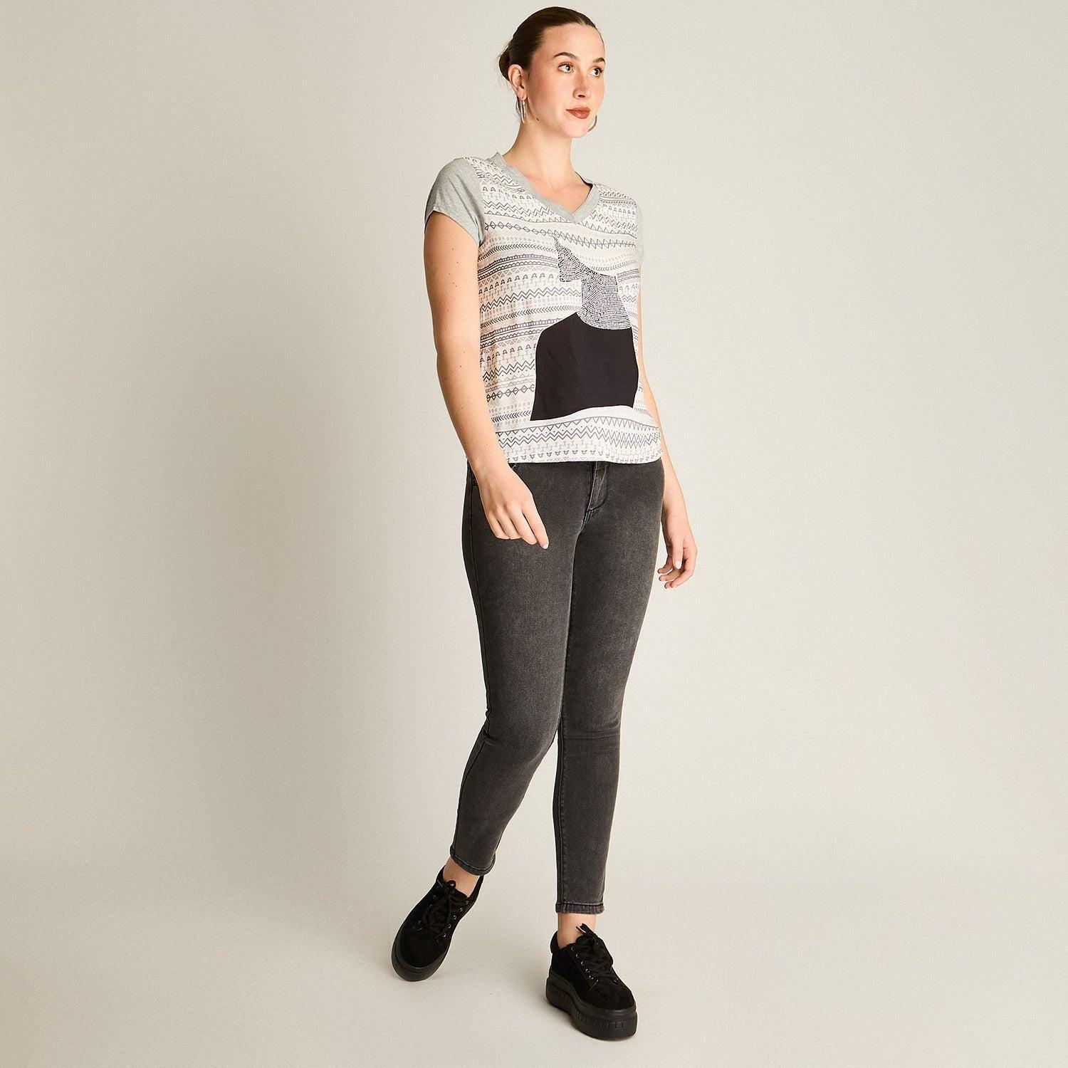 Polera Gris Mix Fabric con Print Frontal y Cuello con Lurex-3