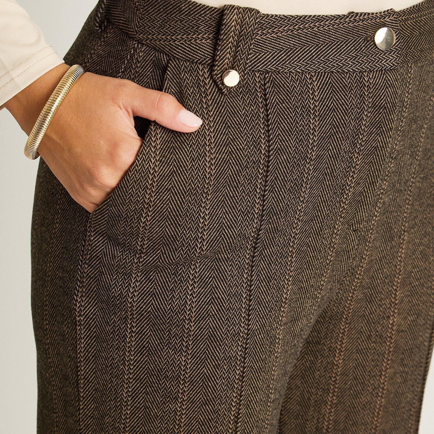 Pantalón Formal Café con Estampado Texturado Corte Recto-2