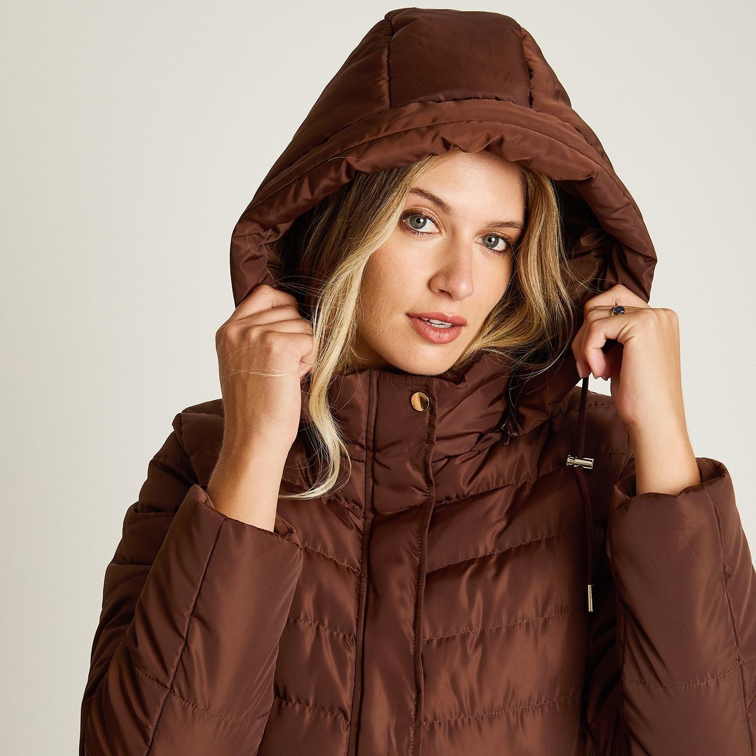 Parka Larga Café con Gorro y Diseño Quilted-2