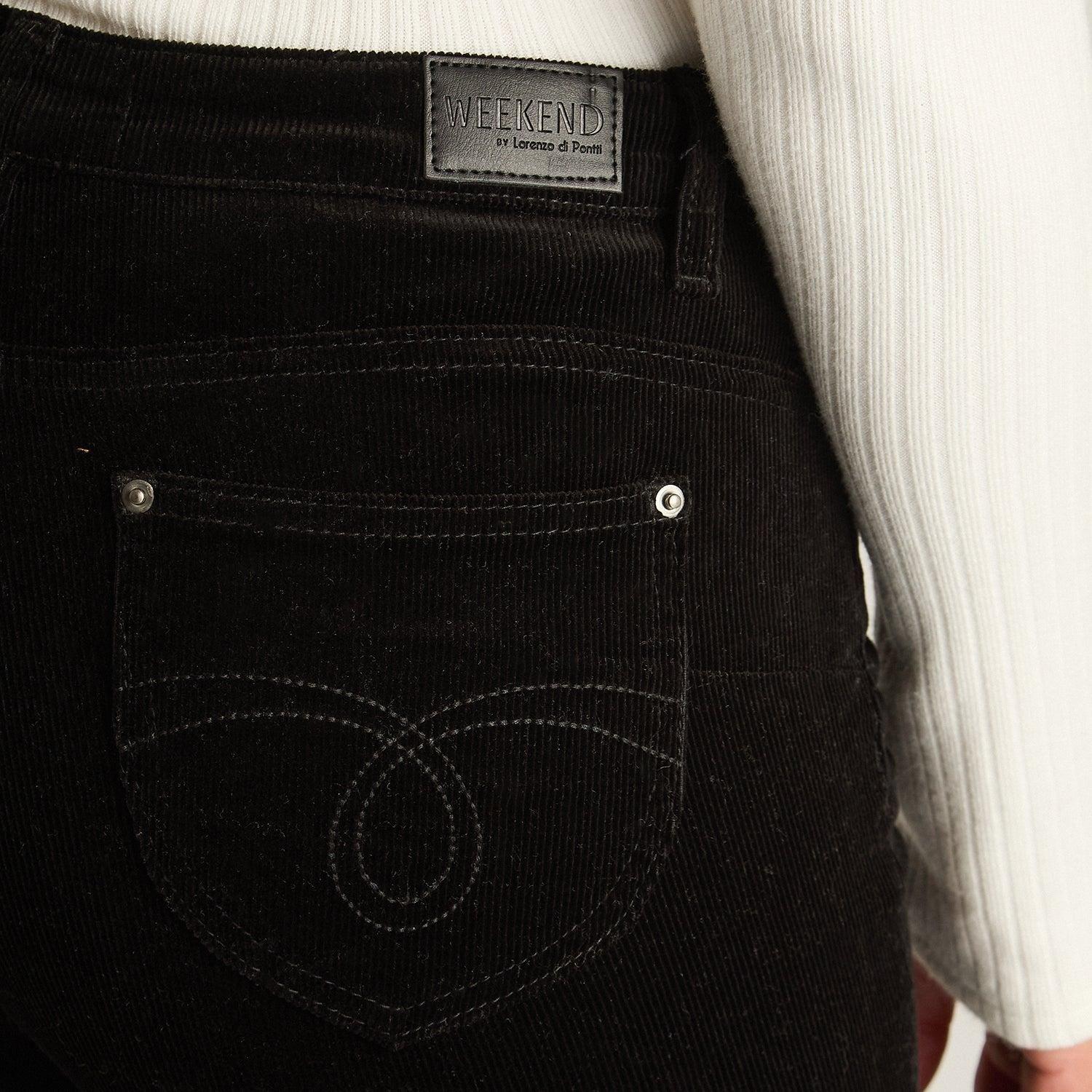 Pantalón Negro Cotelé Corte Flare-2