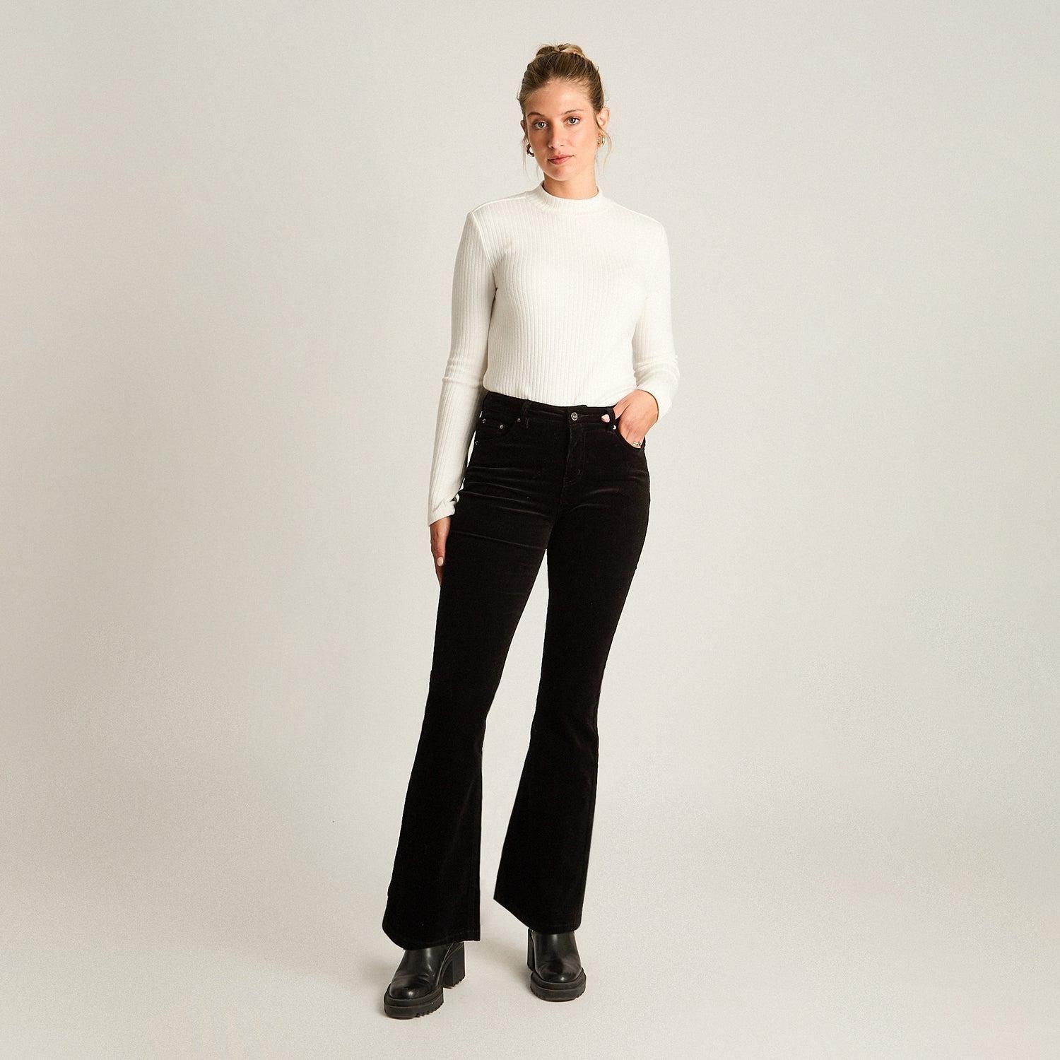 Pantalón Negro Cotelé Corte Flare-3