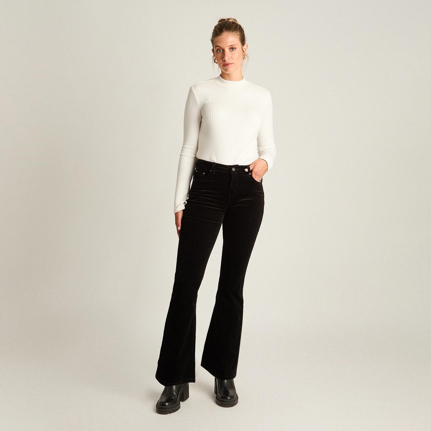 Pantalón Negro Cotelé Corte Flare-3