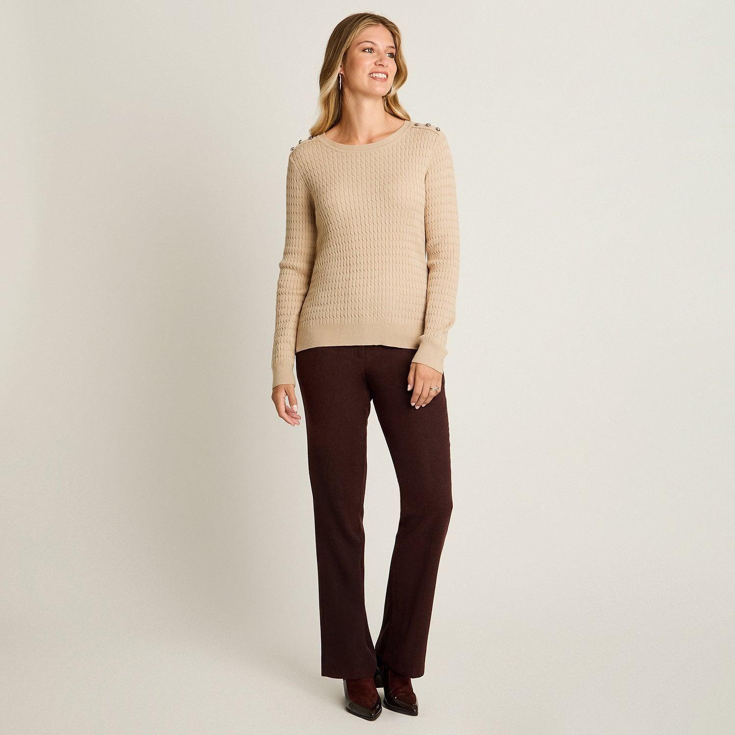 Sweater Beige con Trenzado en Relieve y Botones Plateados en Hombro-3