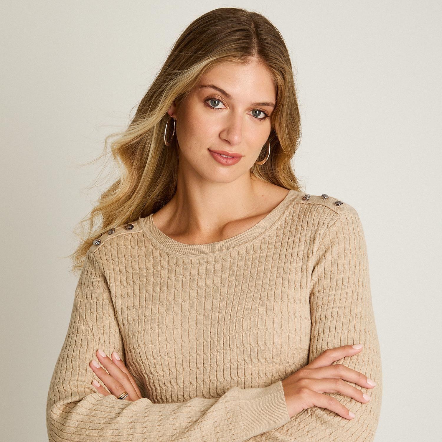 Sweater Beige con Trenzado en Relieve y Botones Plateados en Hombro-2