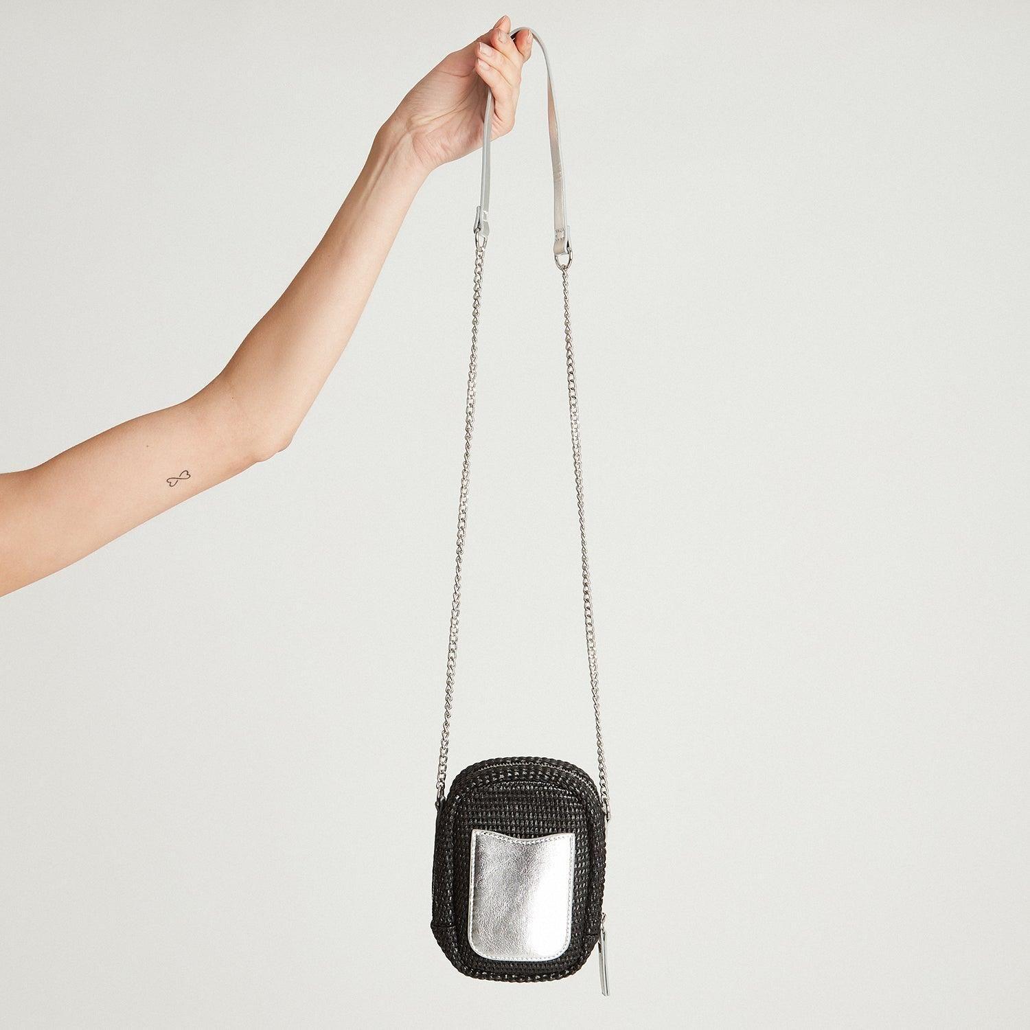 Porta Celular Raffia Negro Metalizado-3