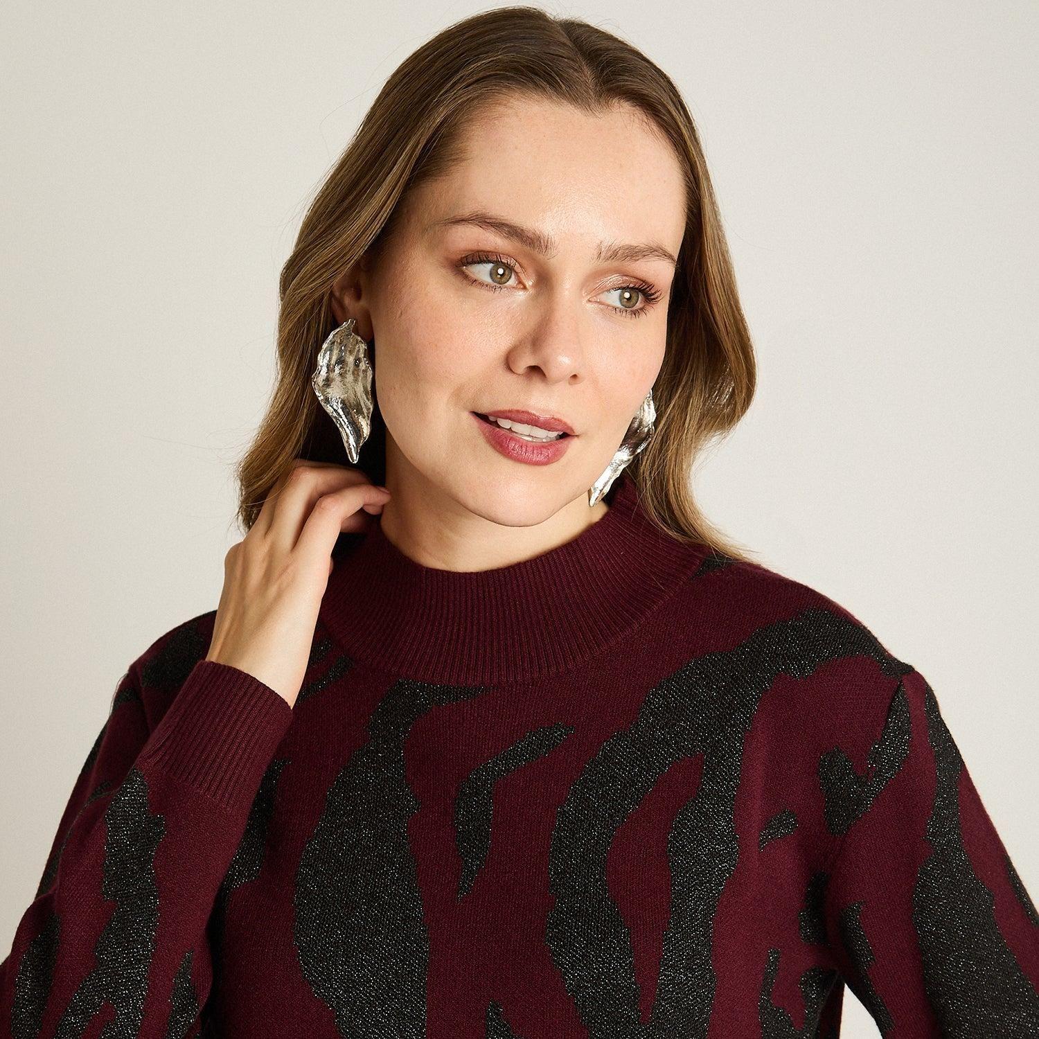 Sweater Burdeo con Estampado Animal Print y Lurex en Tejido-2