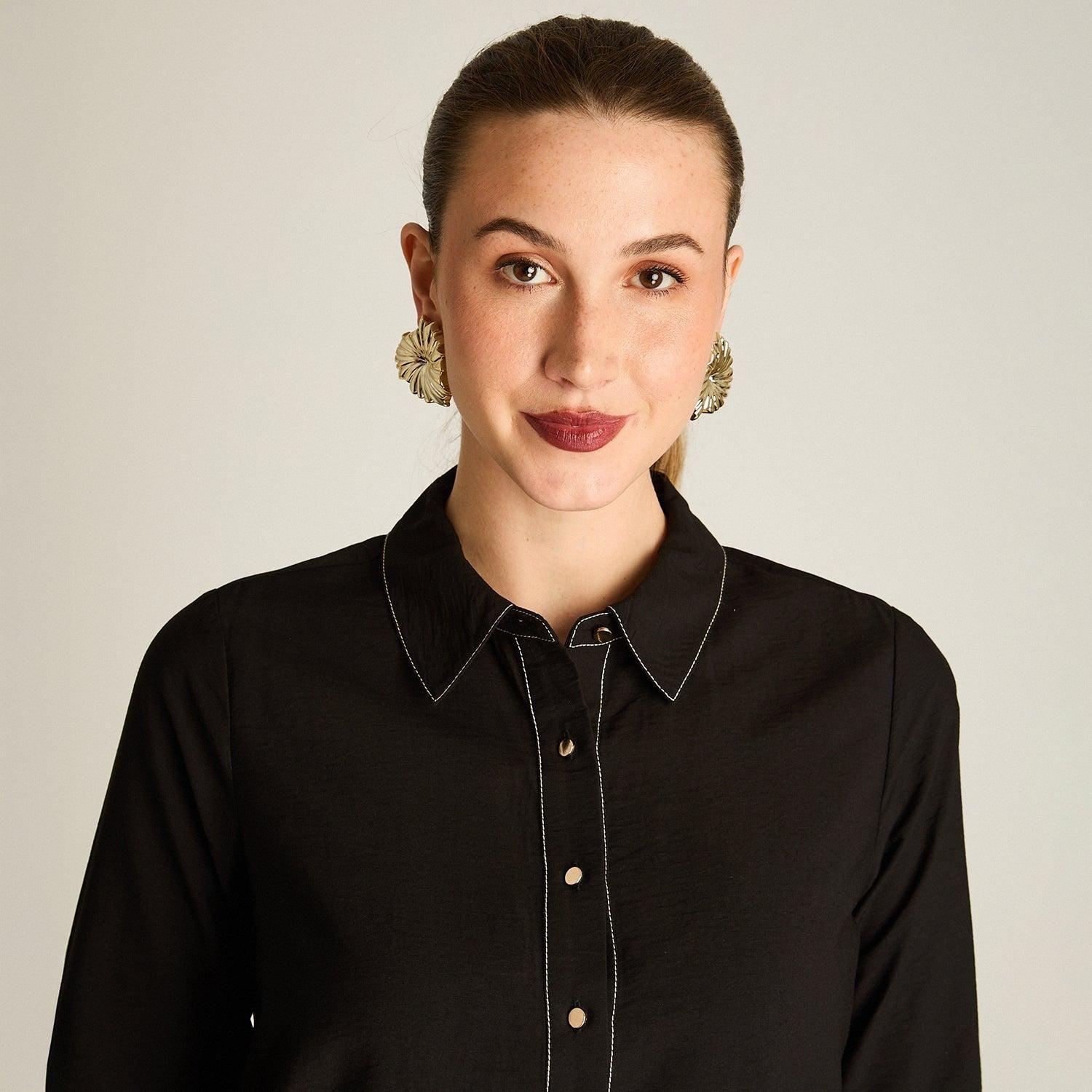 Blusa Negra Manga 3/4 con Aplicación de Botones-2