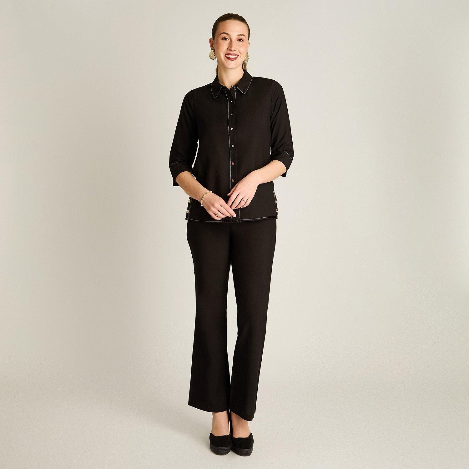 Blusa Negra Manga 3/4 con Aplicación de Botones-3