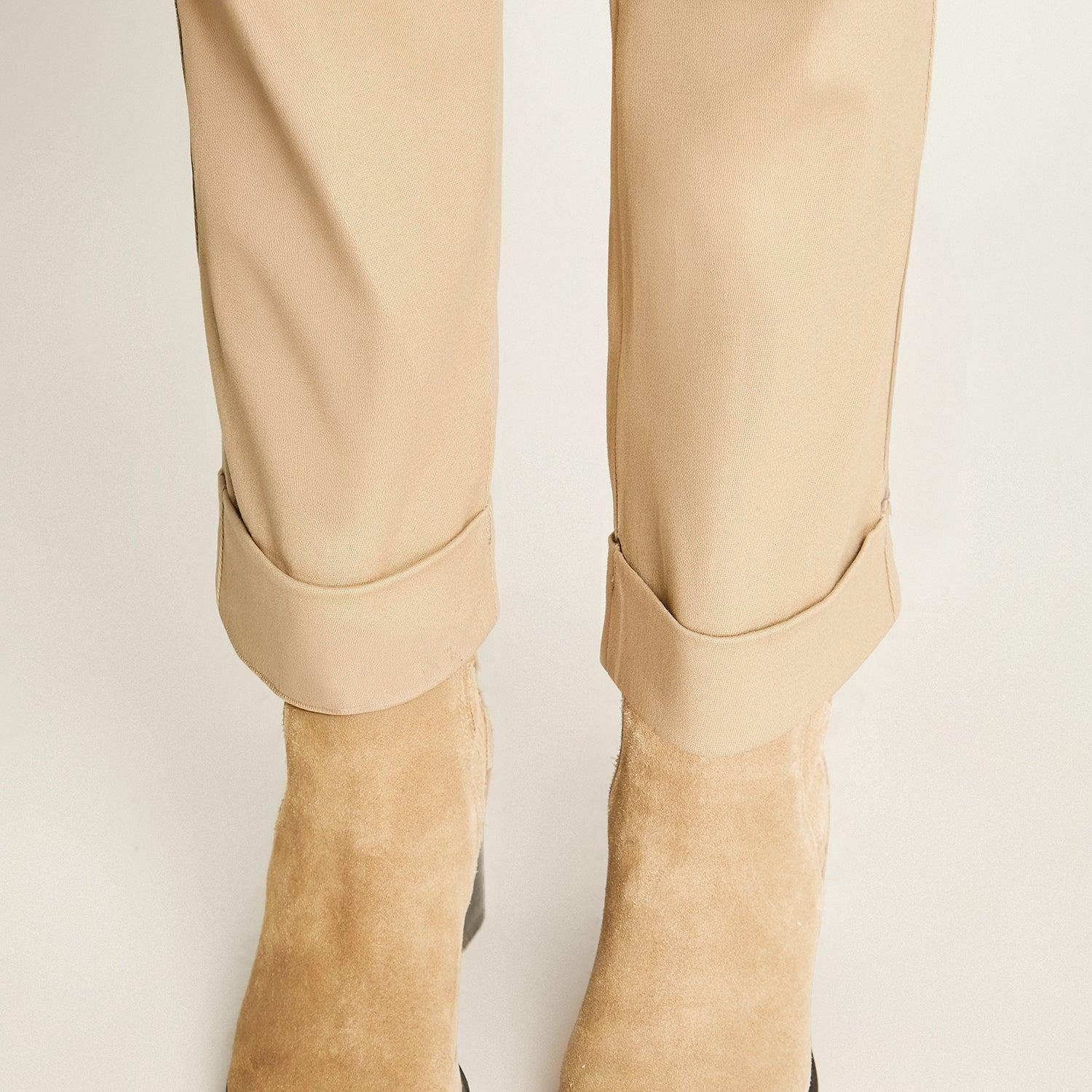 Pantalón Beige con Cinturón Trenzado-2