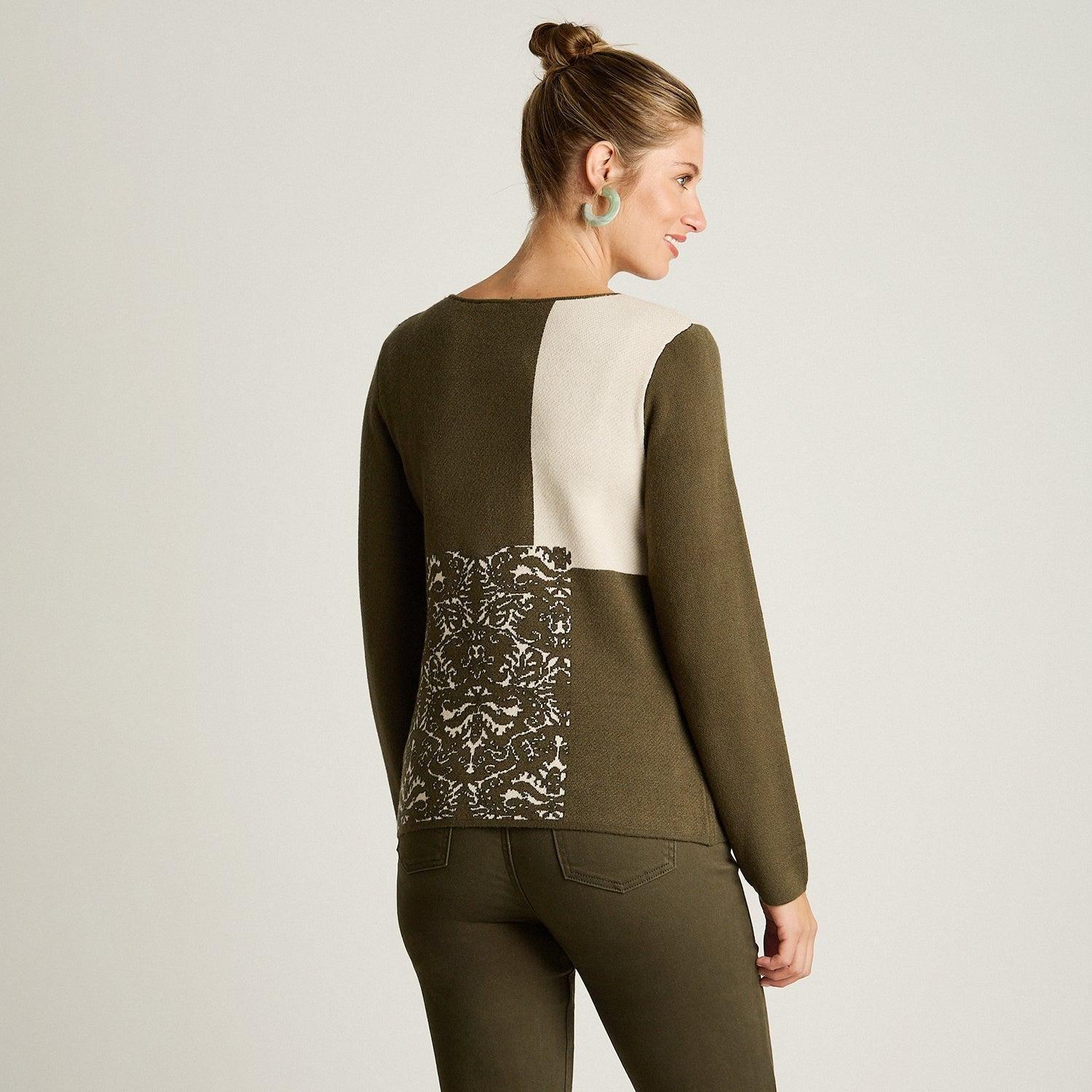 Sweater Verde con Bloques de Color y Estampado Barroco en Tejido-2