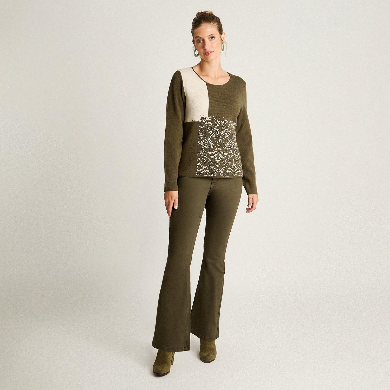 Sweater Verde con Bloques de Color y Estampado Barroco en Tejido-4